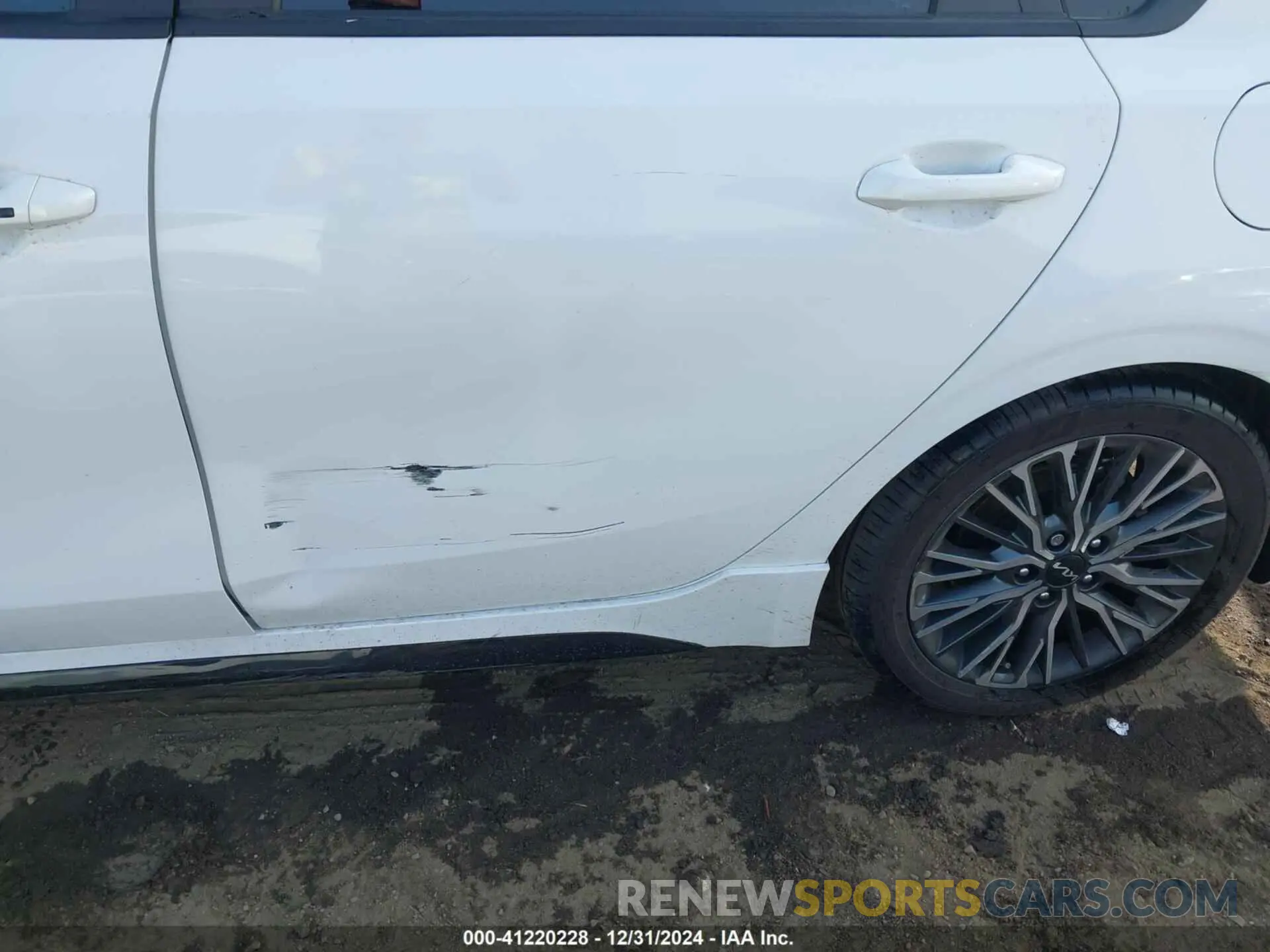 20 fotografías del automóvil dañado 3KPF54AD8PE556241 KIA FORTE 2023