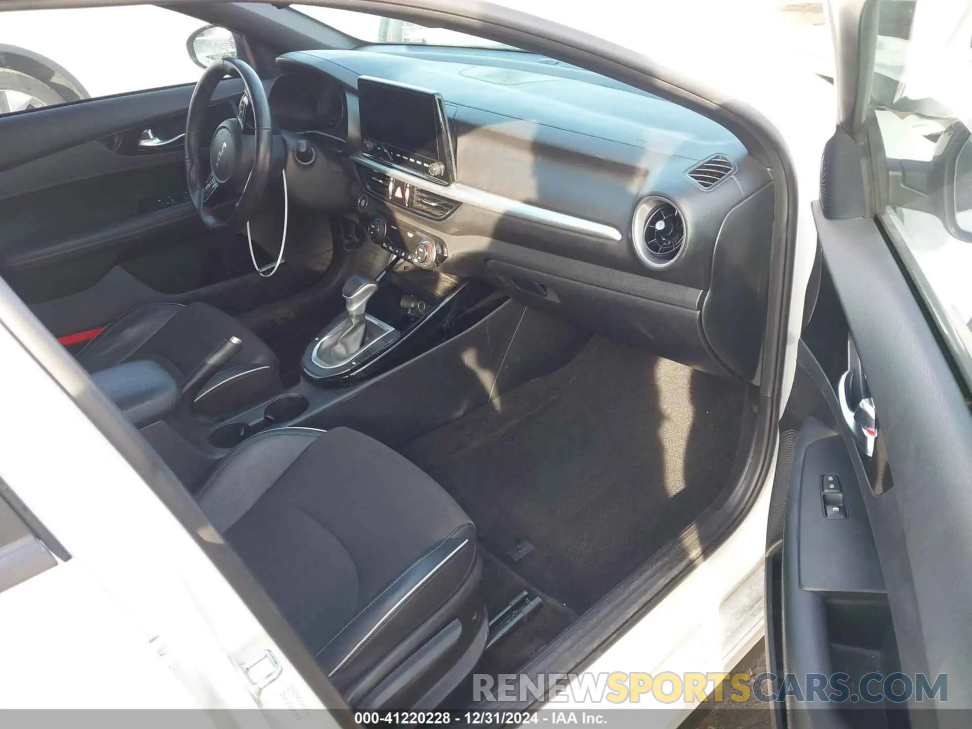 5 fotografías del automóvil dañado 3KPF54AD8PE556241 KIA FORTE 2023