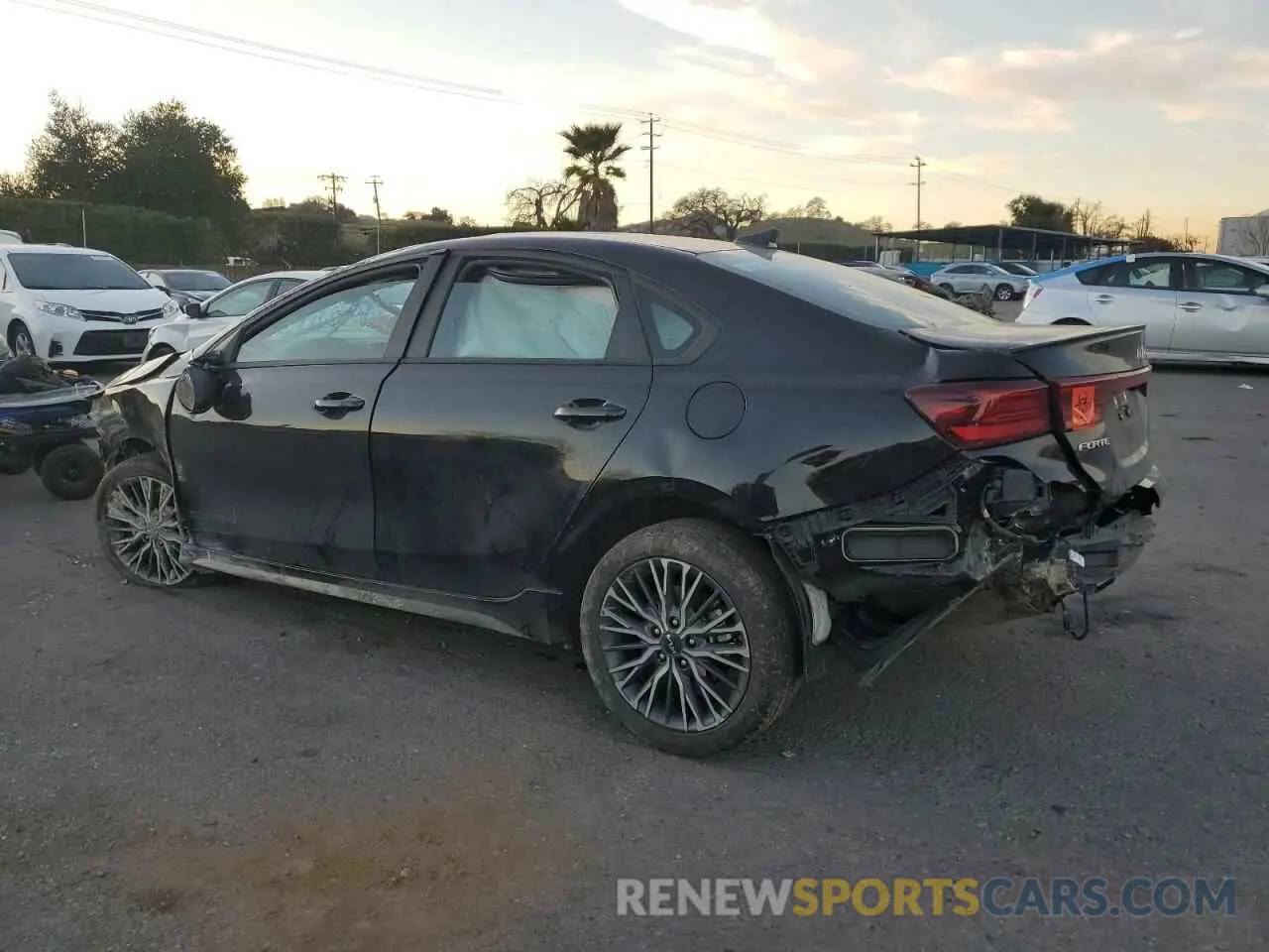 2 fotografías del automóvil dañado 3KPF54AD8PE593287 KIA FORTE 2023