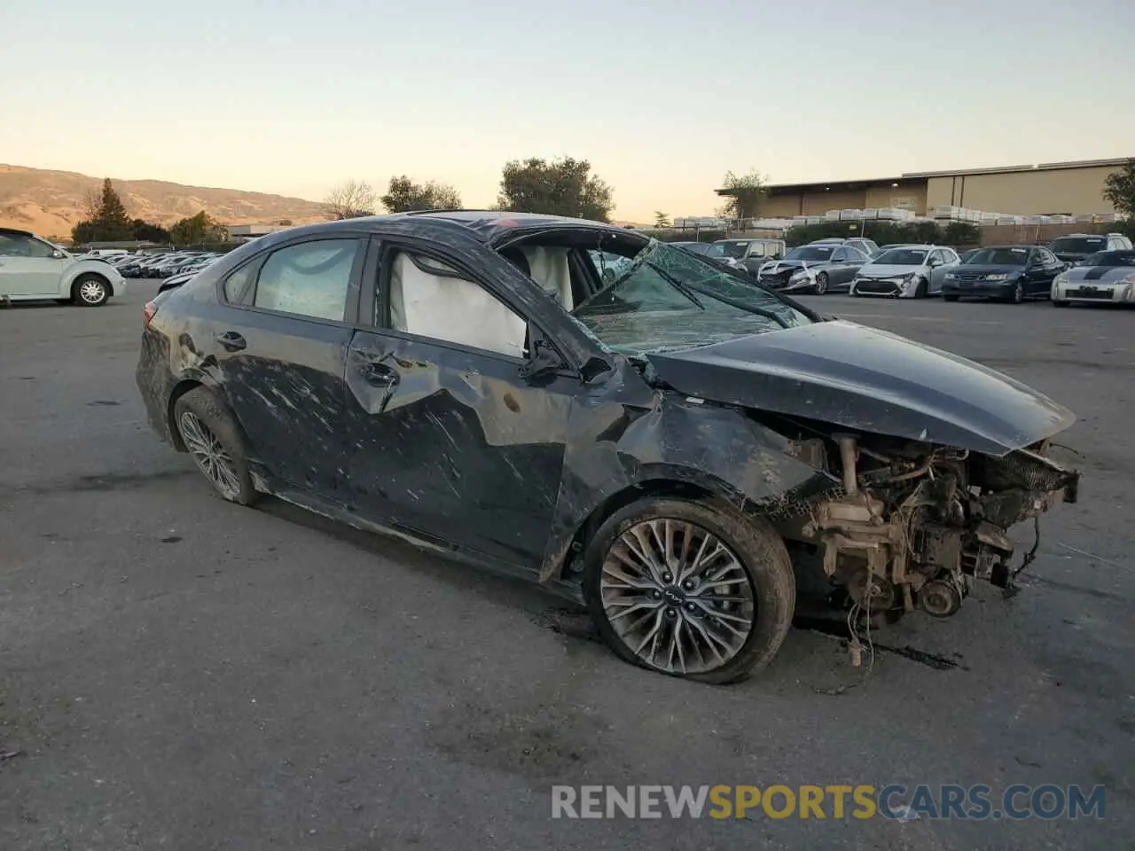 4 fotografías del automóvil dañado 3KPF54AD8PE593287 KIA FORTE 2023
