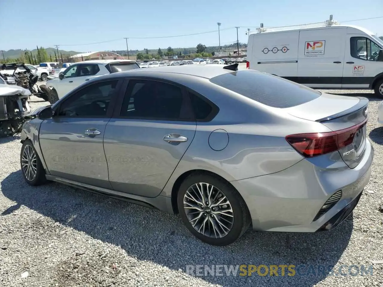 2 fotografías del automóvil dañado 3KPF54AD8PE604384 KIA FORTE 2023