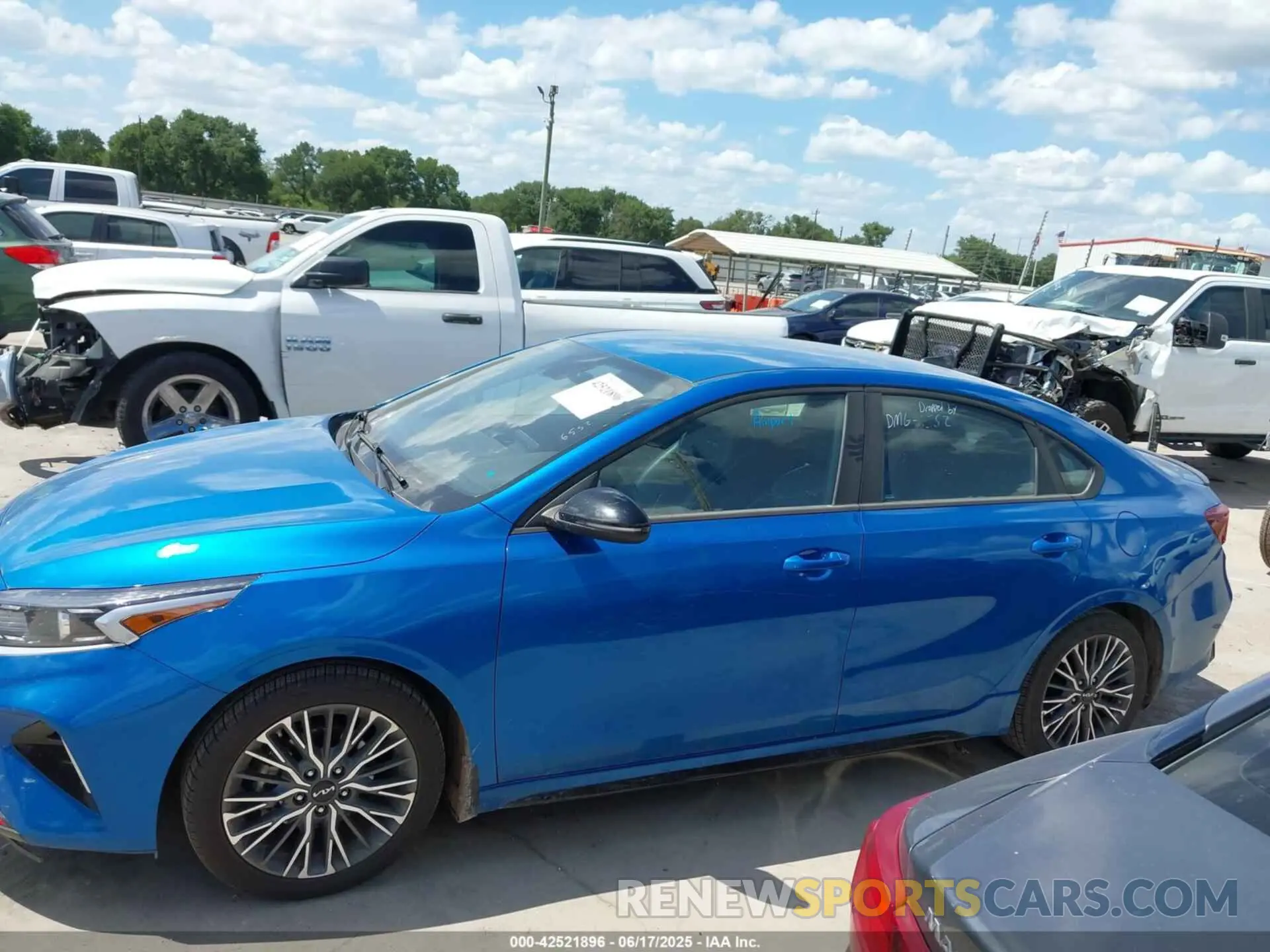 14 fotografías del automóvil dañado 3KPF54AD8PE618978 KIA FORTE 2023