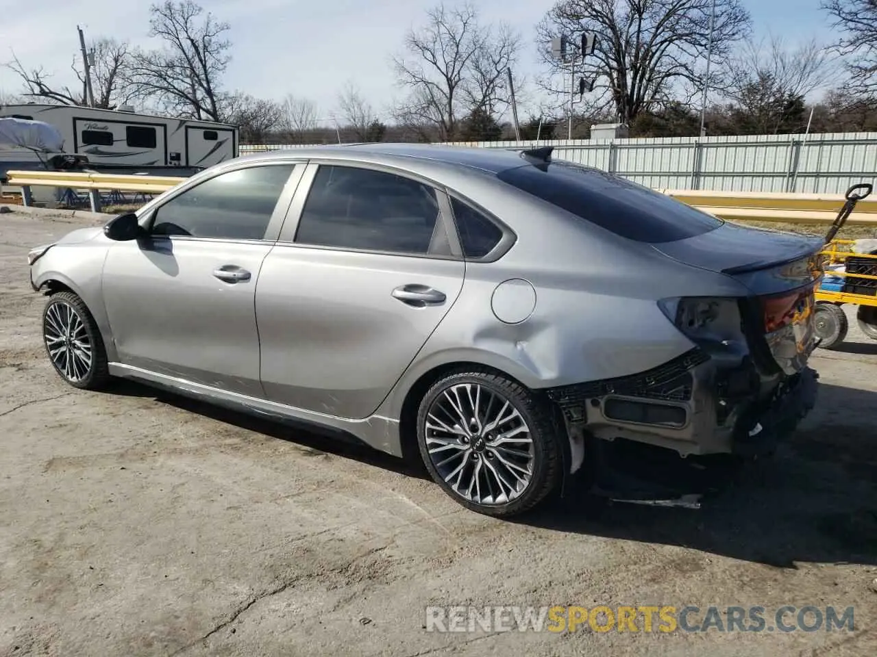 2 fotografías del automóvil dañado 3KPF54AD8PE667131 KIA FORTE 2023
