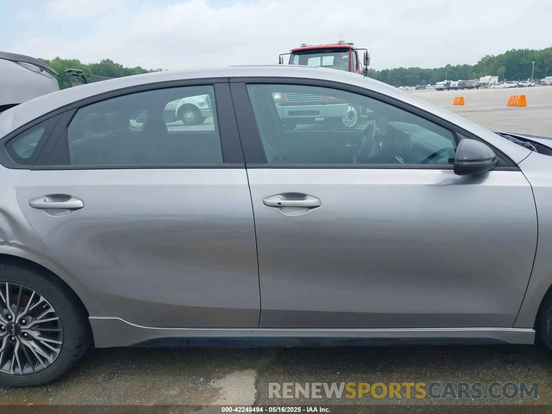 14 fotografías del automóvil dañado 3KPF54AD9PE626250 KIA FORTE 2023