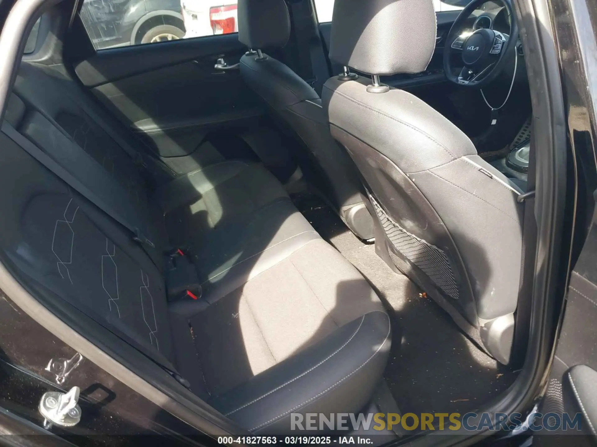 8 fotografías del automóvil dañado 3KPF54AD9PE639256 KIA FORTE 2023