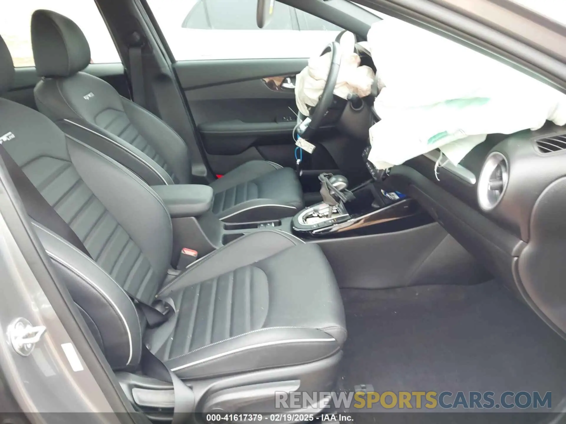 5 fotografías del automóvil dañado 3KPF54AD9PE639645 KIA FORTE 2023