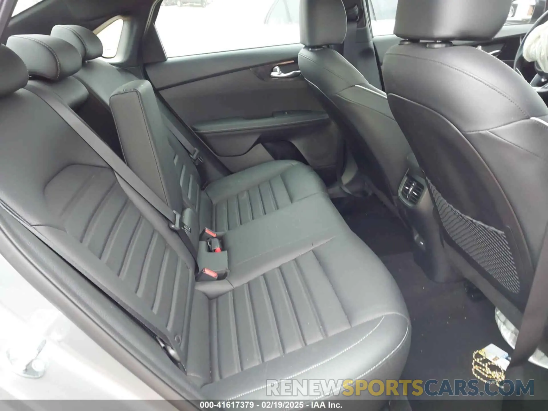 8 fotografías del automóvil dañado 3KPF54AD9PE639645 KIA FORTE 2023
