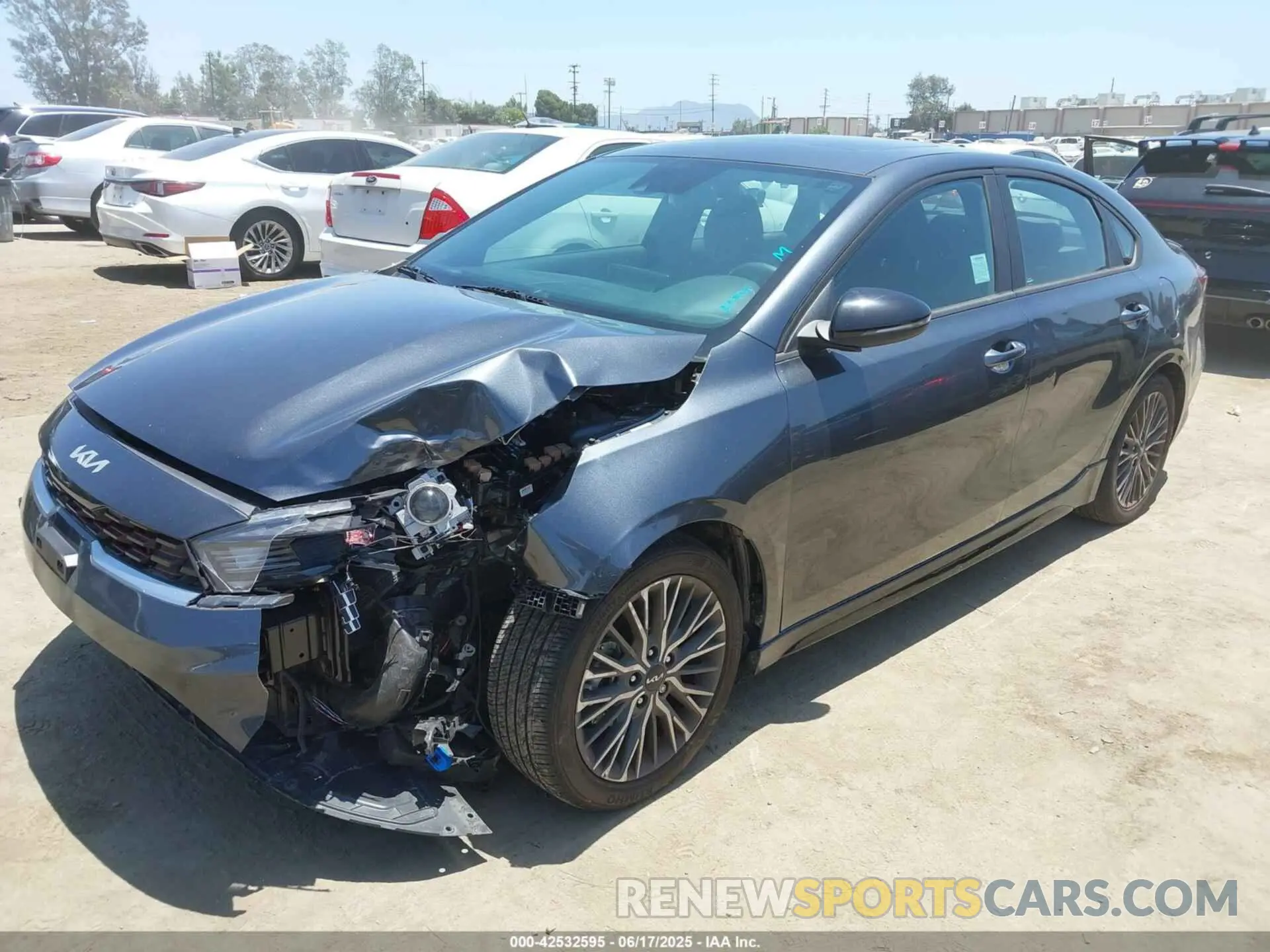 2 fotografías del automóvil dañado 3KPF54AD9PE647258 KIA FORTE 2023
