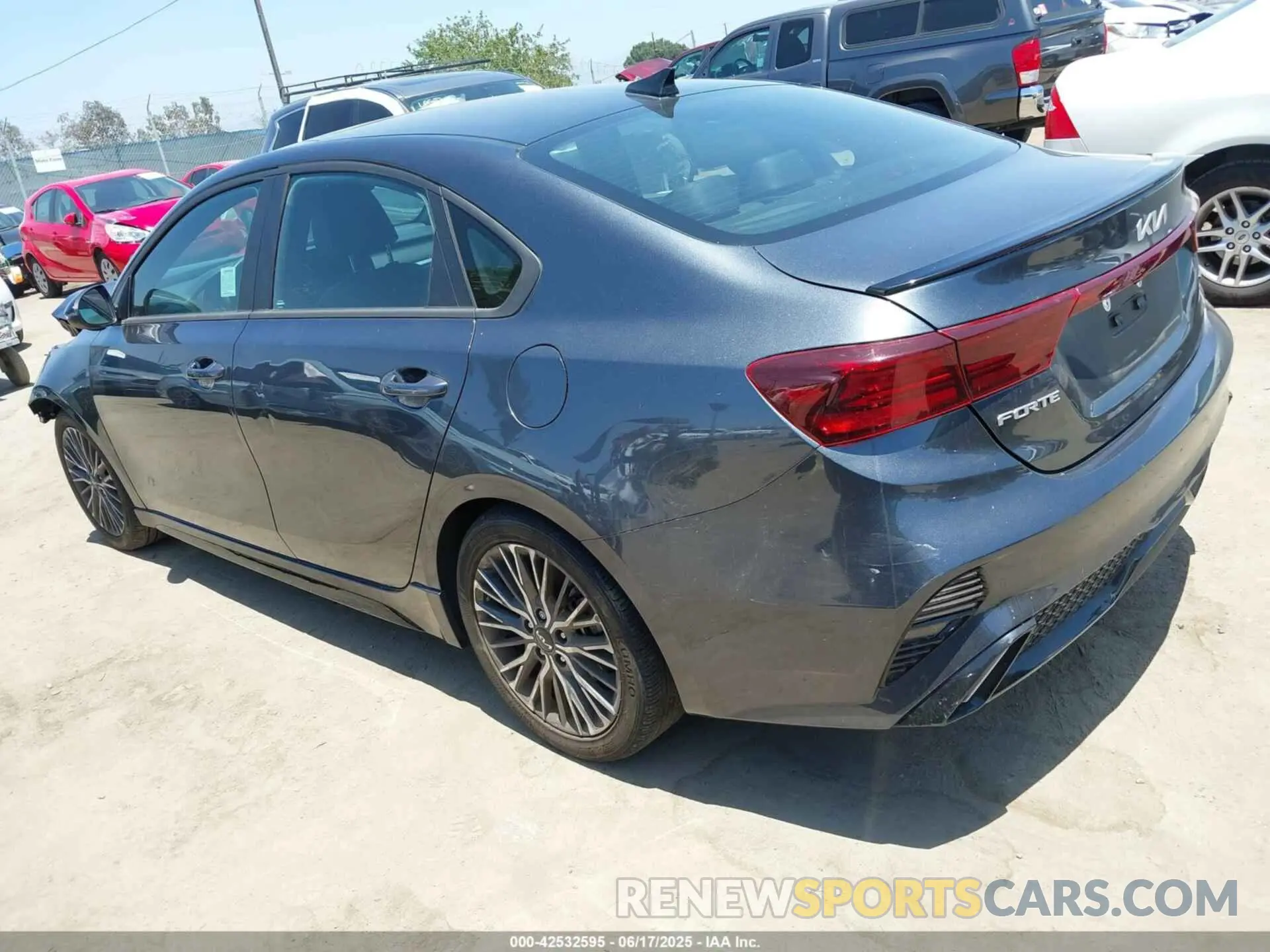 3 fotografías del automóvil dañado 3KPF54AD9PE647258 KIA FORTE 2023