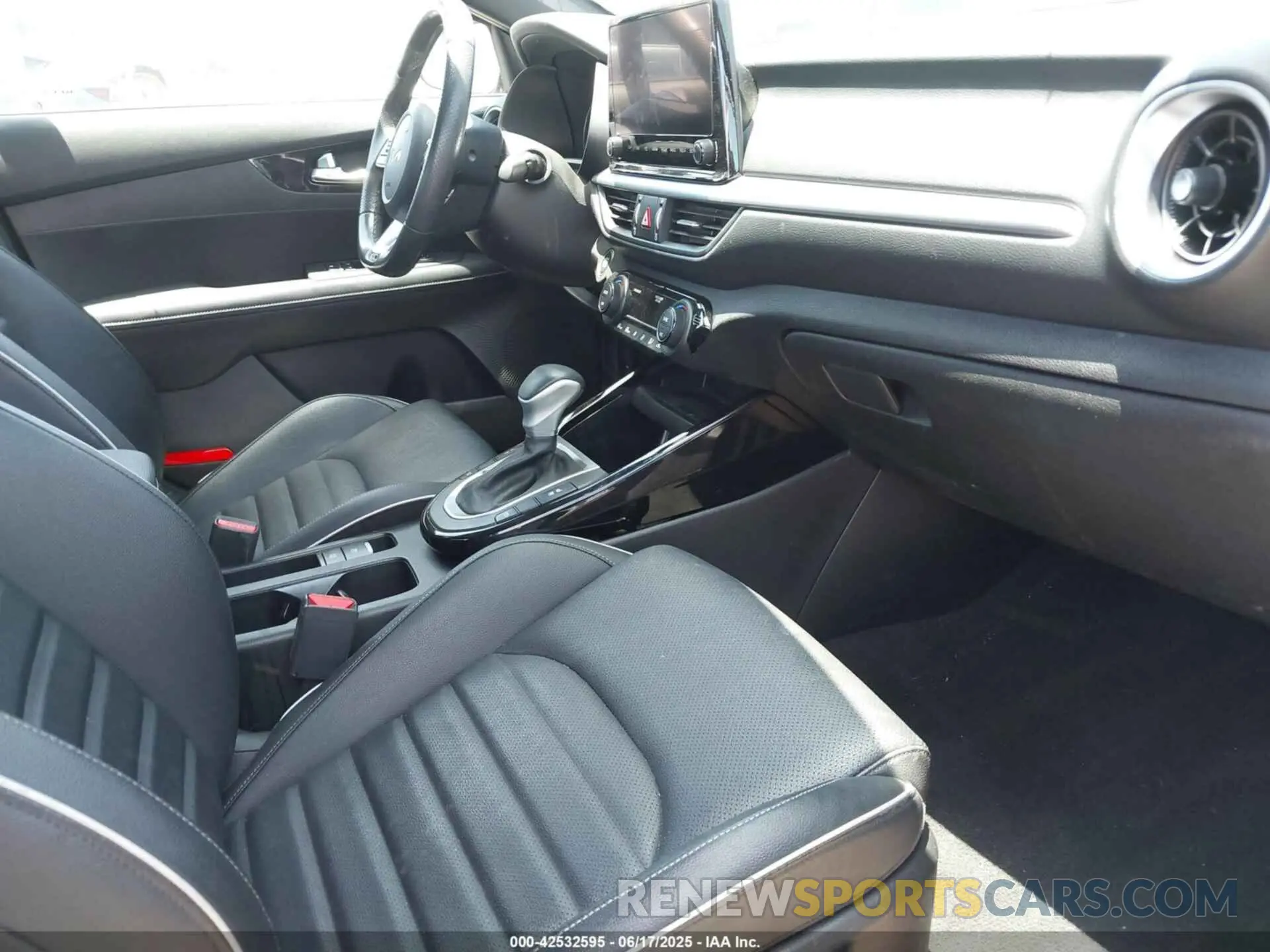 5 fotografías del automóvil dañado 3KPF54AD9PE647258 KIA FORTE 2023