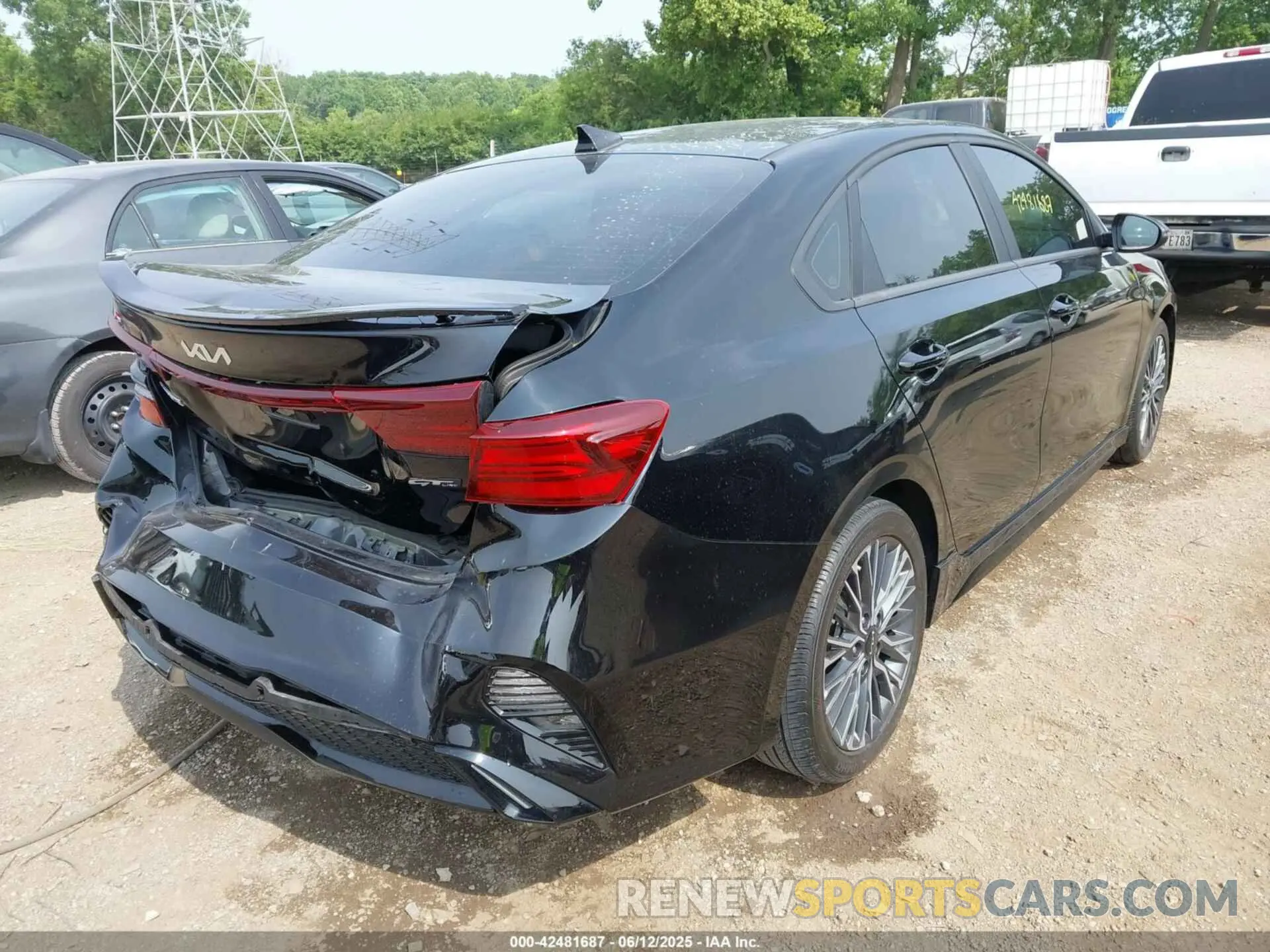 4 fotografías del automóvil dañado 3KPF54AD9PE648250 KIA FORTE 2023