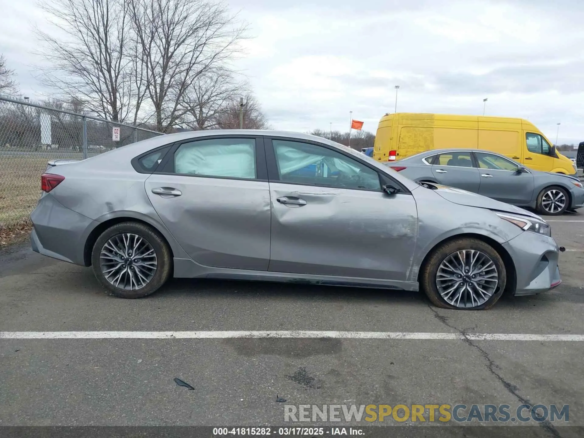 13 fotografías del automóvil dañado 3KPF54ADXPE576541 KIA FORTE 2023