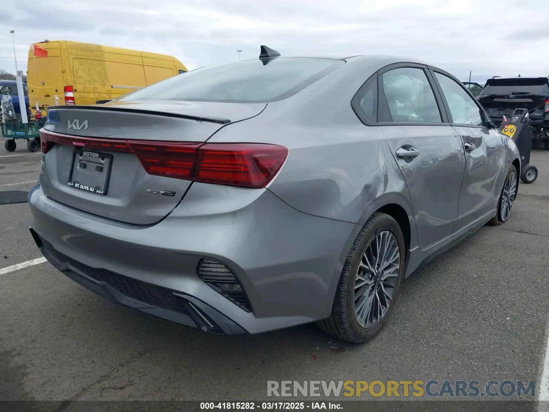 4 fotografías del automóvil dañado 3KPF54ADXPE576541 KIA FORTE 2023