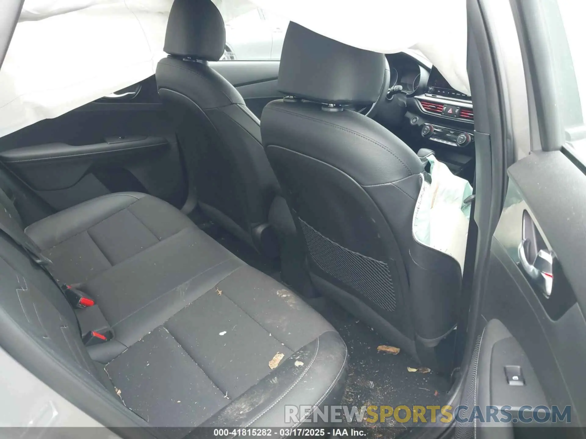 8 fotografías del automóvil dañado 3KPF54ADXPE576541 KIA FORTE 2023
