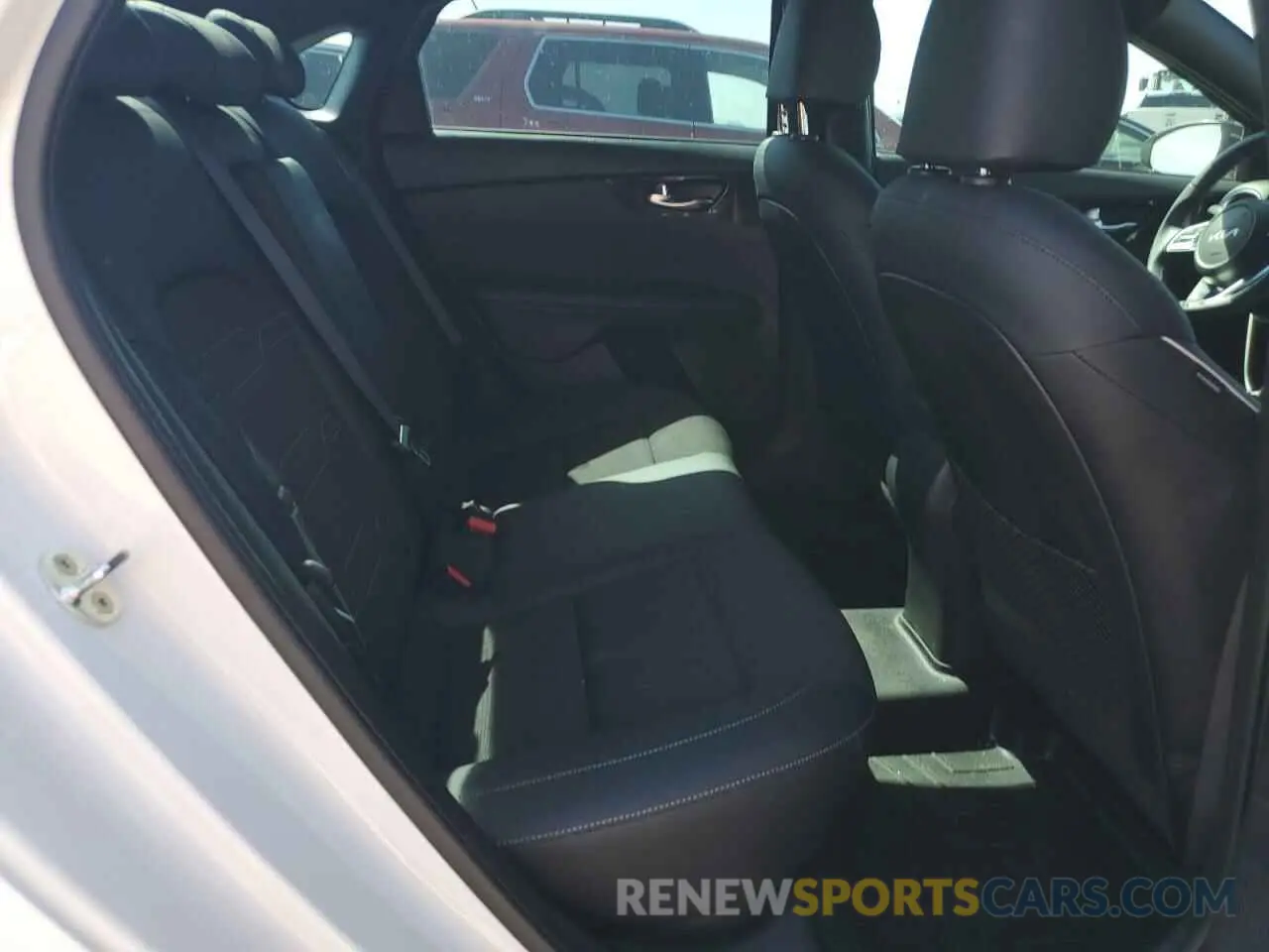 10 fotografías del automóvil dañado 3KPF54ADXPE587913 KIA FORTE 2023