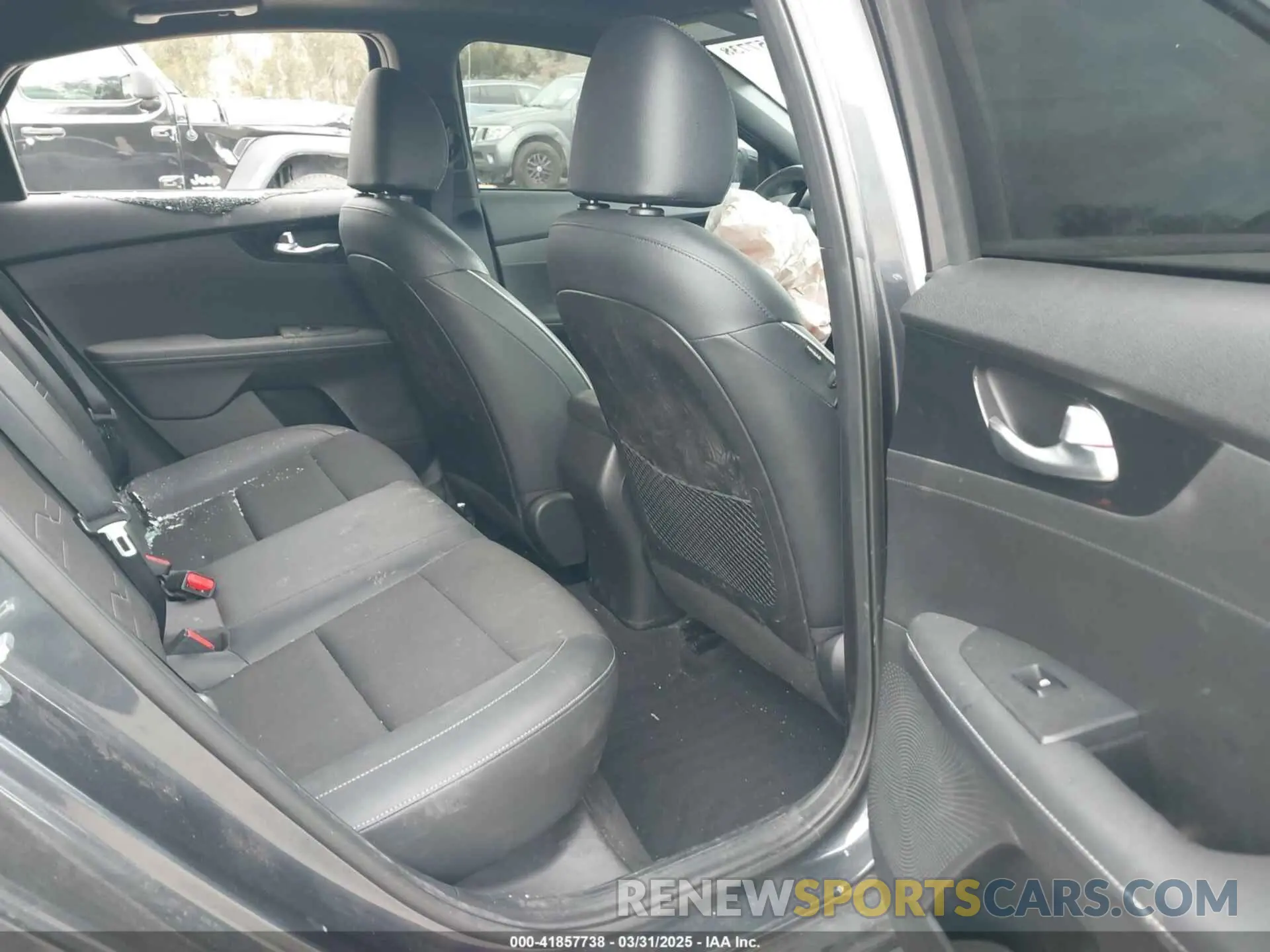 8 fotografías del automóvil dañado 3KPF54ADXPE598362 KIA FORTE 2023