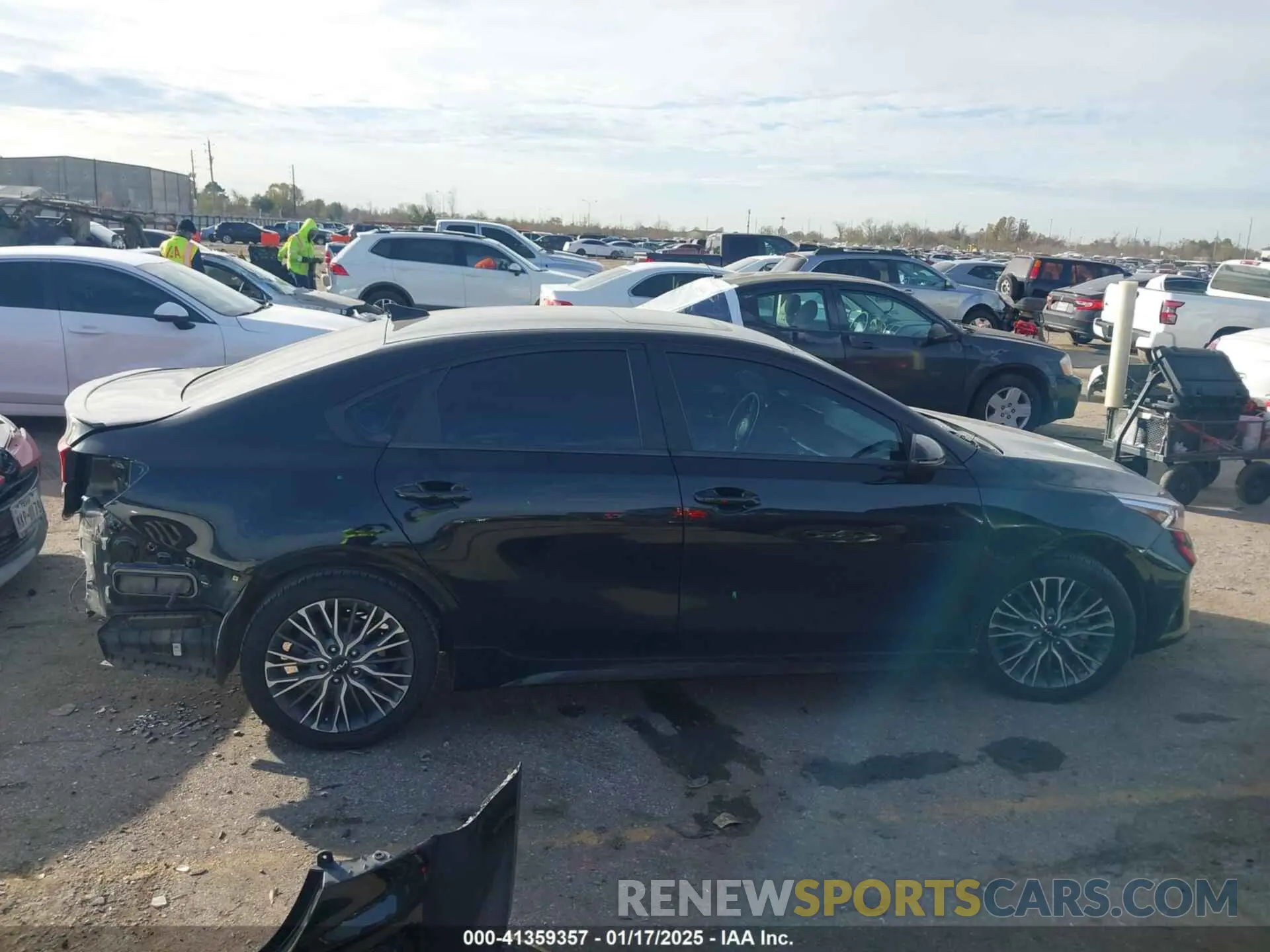 14 fotografías del automóvil dañado 3KPF54ADXPE650637 KIA FORTE 2023