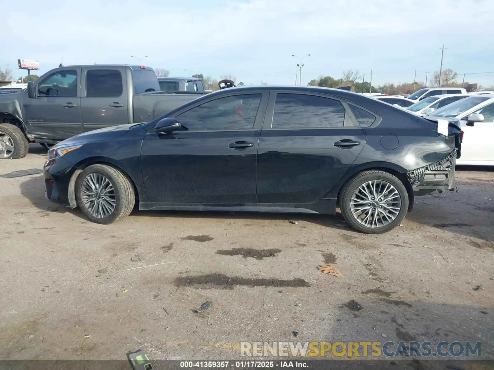 15 fotografías del automóvil dañado 3KPF54ADXPE650637 KIA FORTE 2023