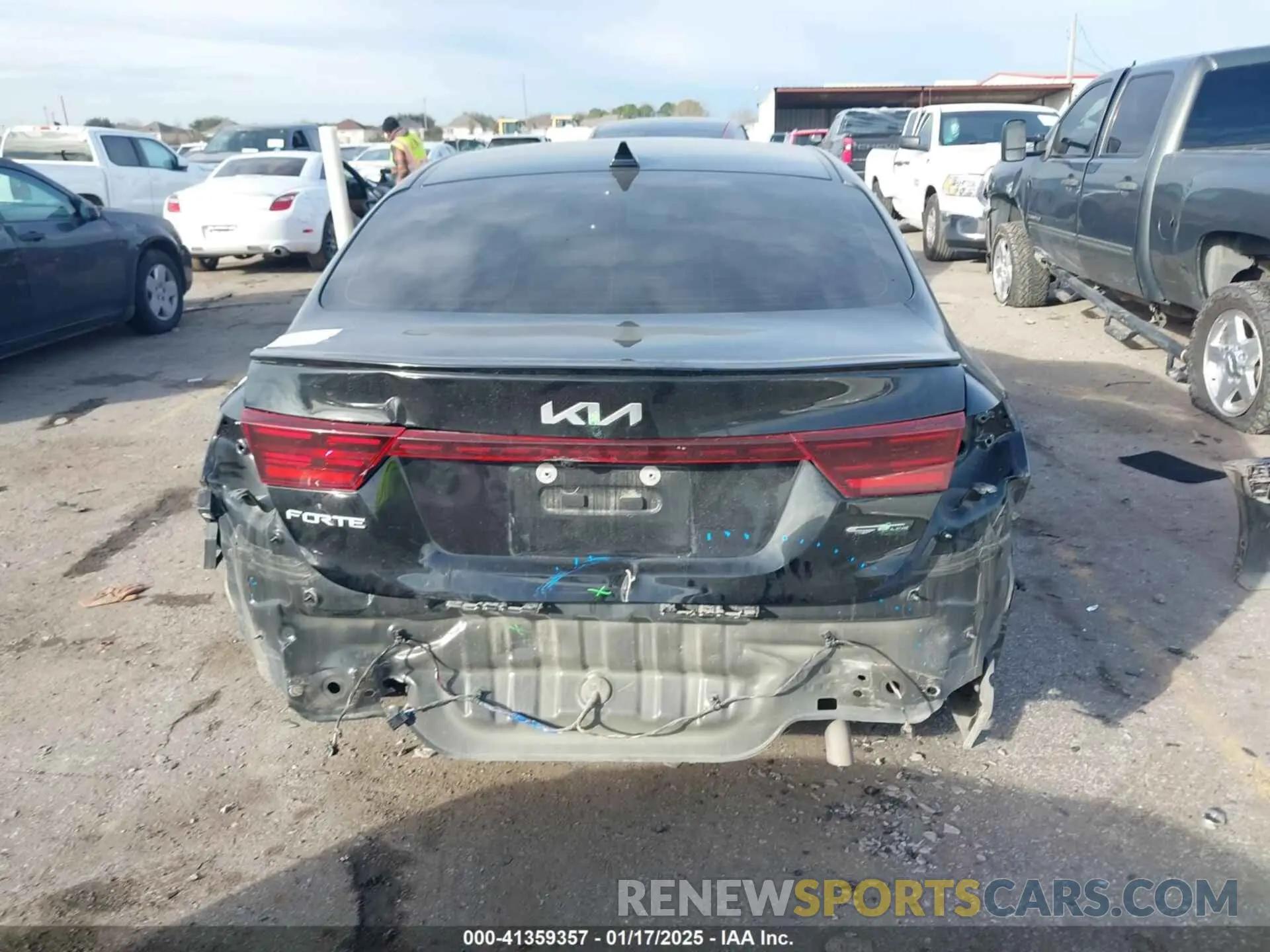 17 fotografías del automóvil dañado 3KPF54ADXPE650637 KIA FORTE 2023