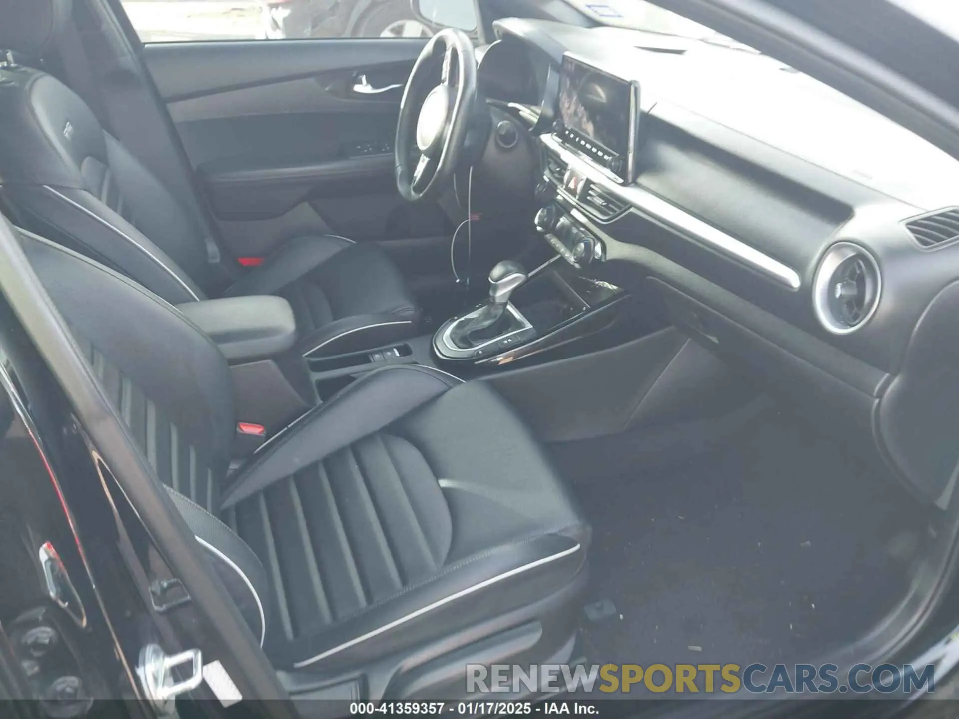 5 fotografías del automóvil dañado 3KPF54ADXPE650637 KIA FORTE 2023
