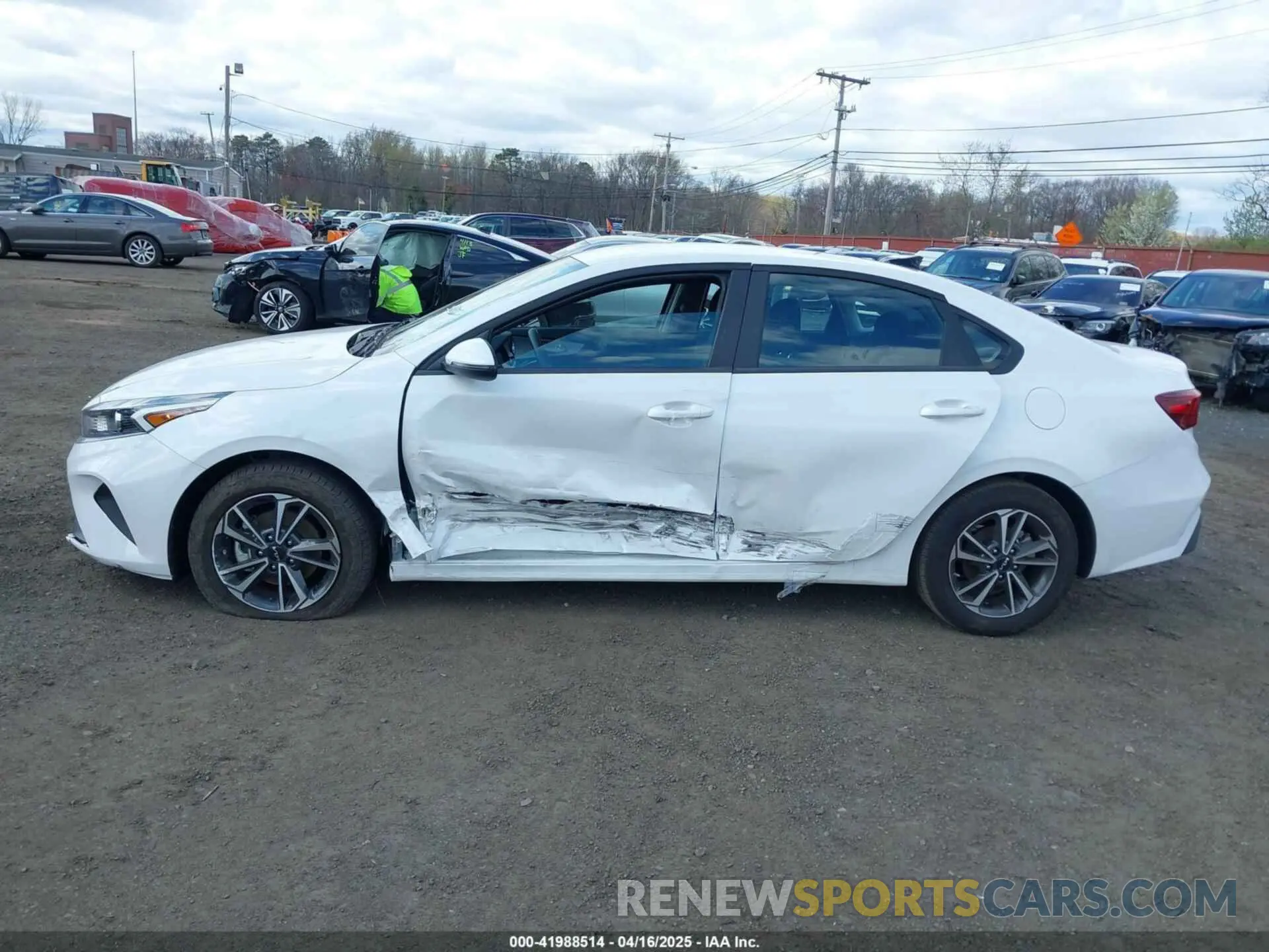 14 fotografías del automóvil dañado 3KPF24AD0RE706791 KIA FORTE 2024