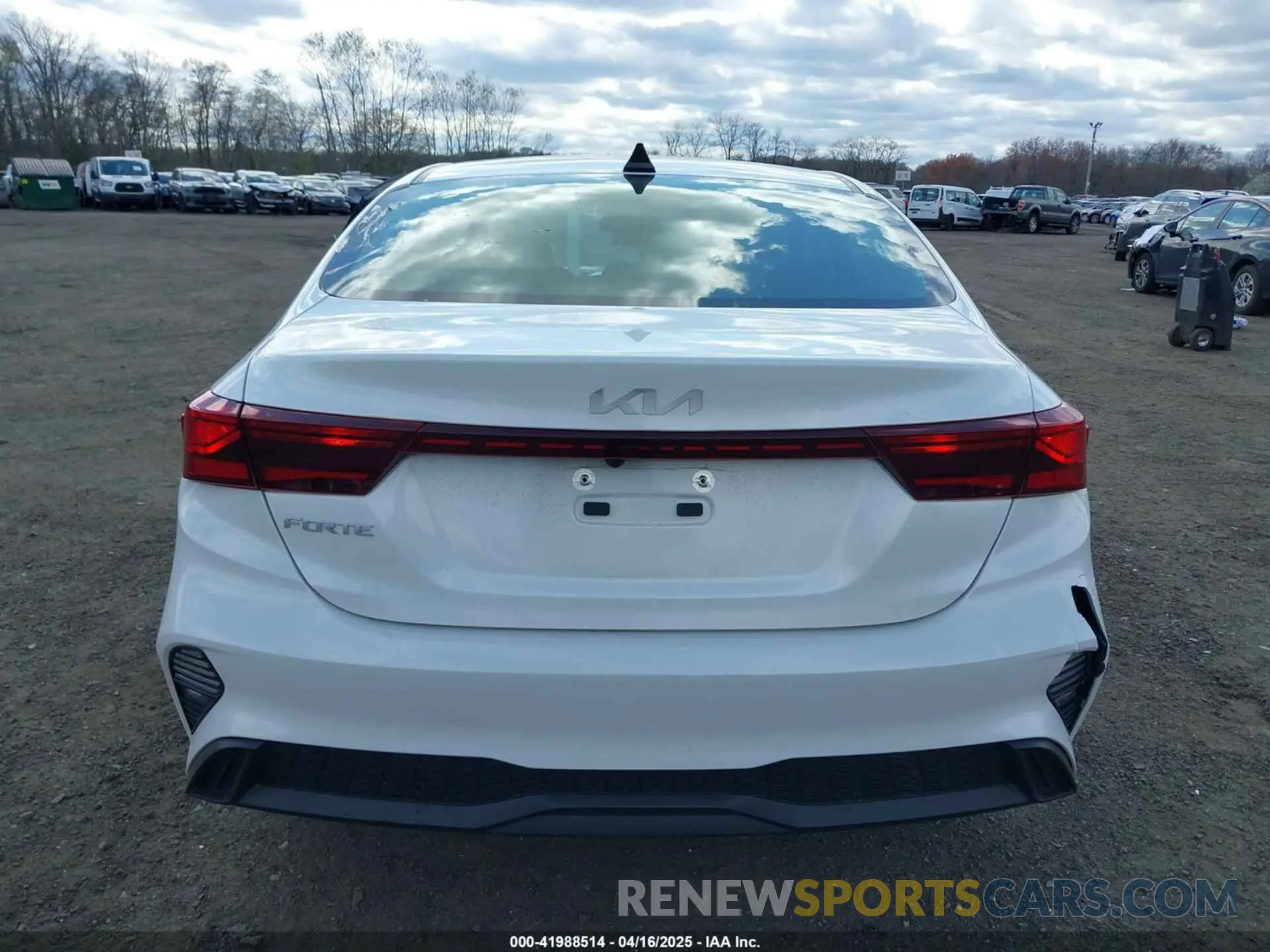 16 fotografías del automóvil dañado 3KPF24AD0RE706791 KIA FORTE 2024