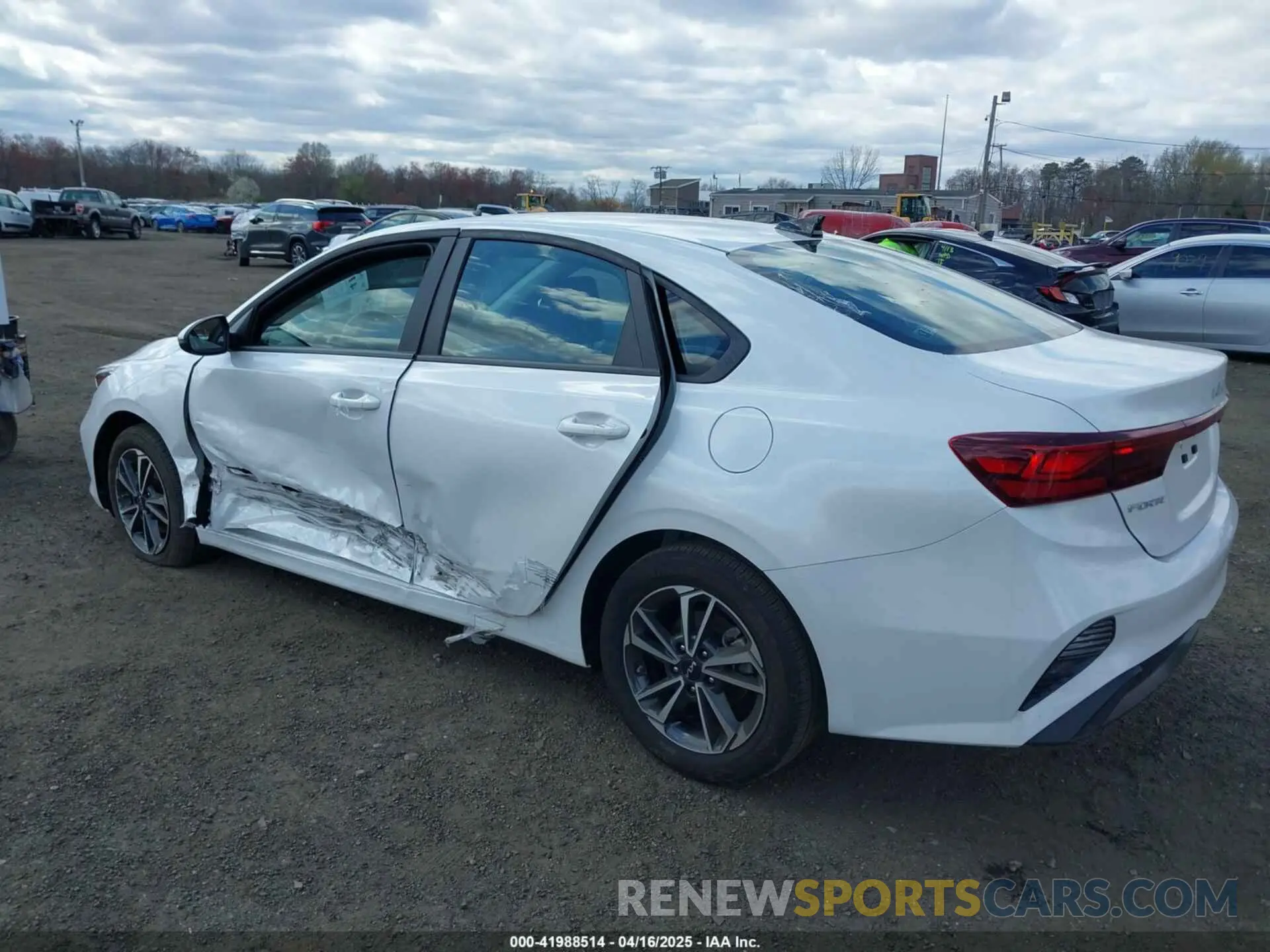 17 fotografías del automóvil dañado 3KPF24AD0RE706791 KIA FORTE 2024