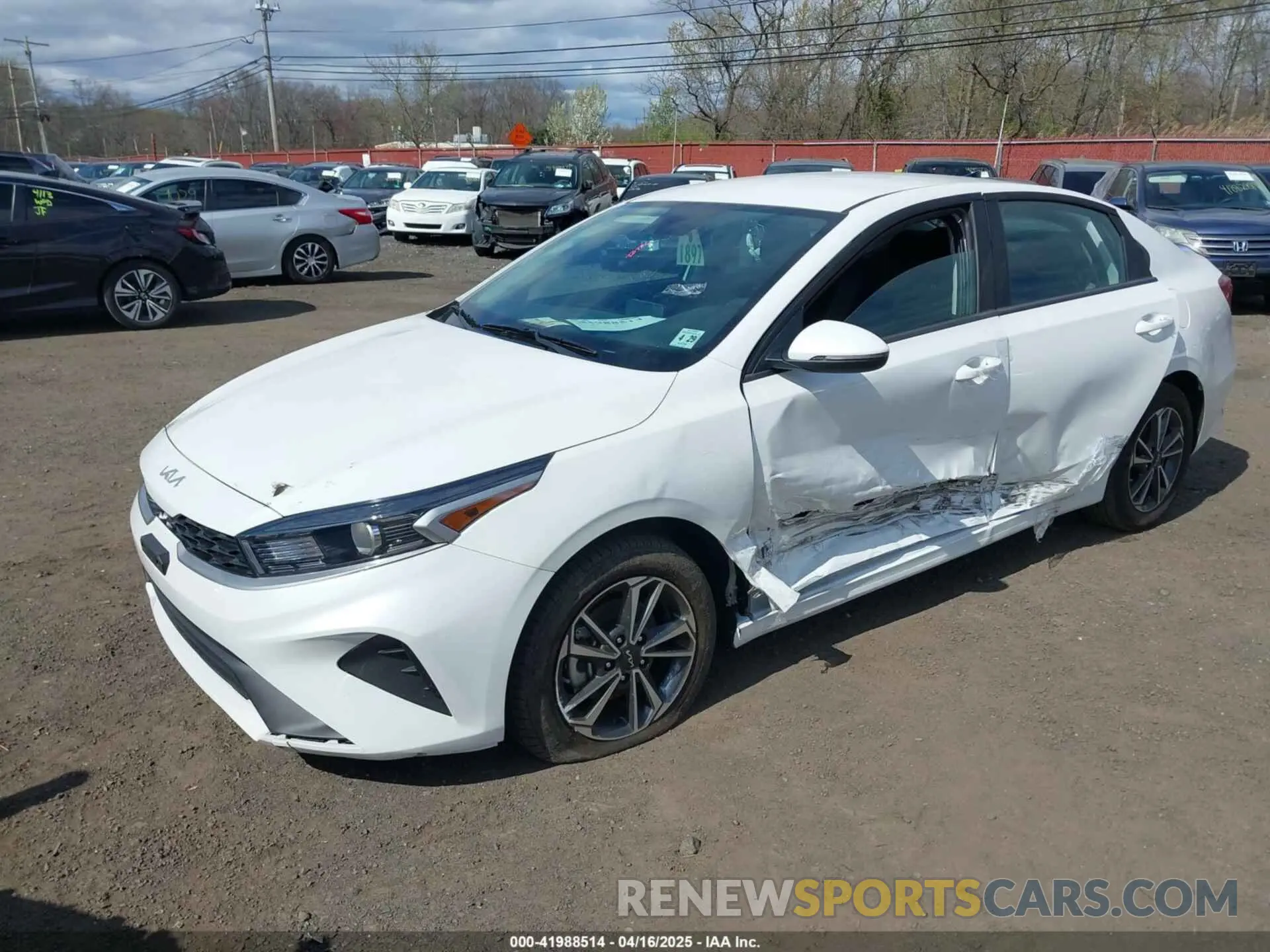 2 fotografías del automóvil dañado 3KPF24AD0RE706791 KIA FORTE 2024