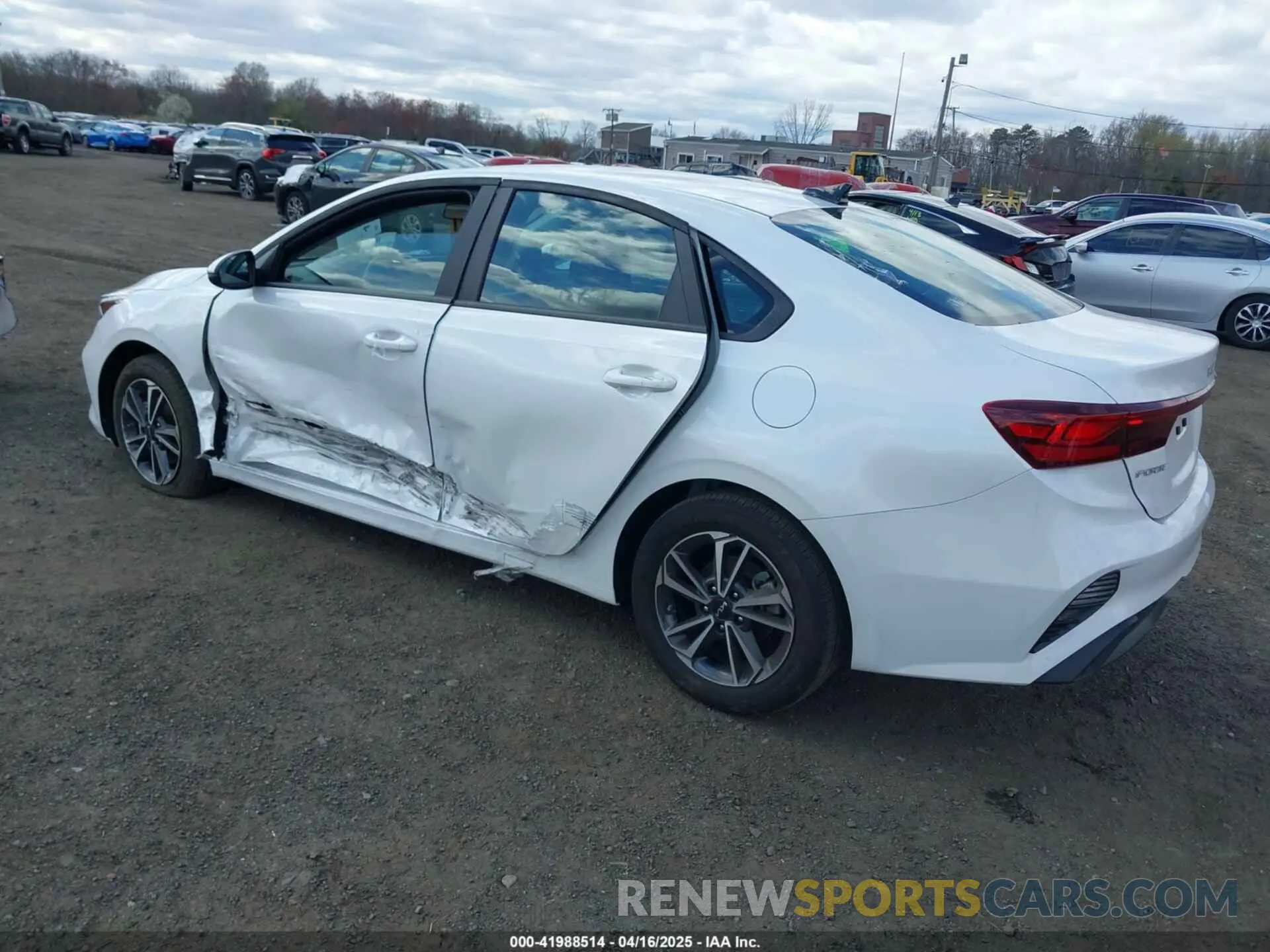 3 fotografías del automóvil dañado 3KPF24AD0RE706791 KIA FORTE 2024