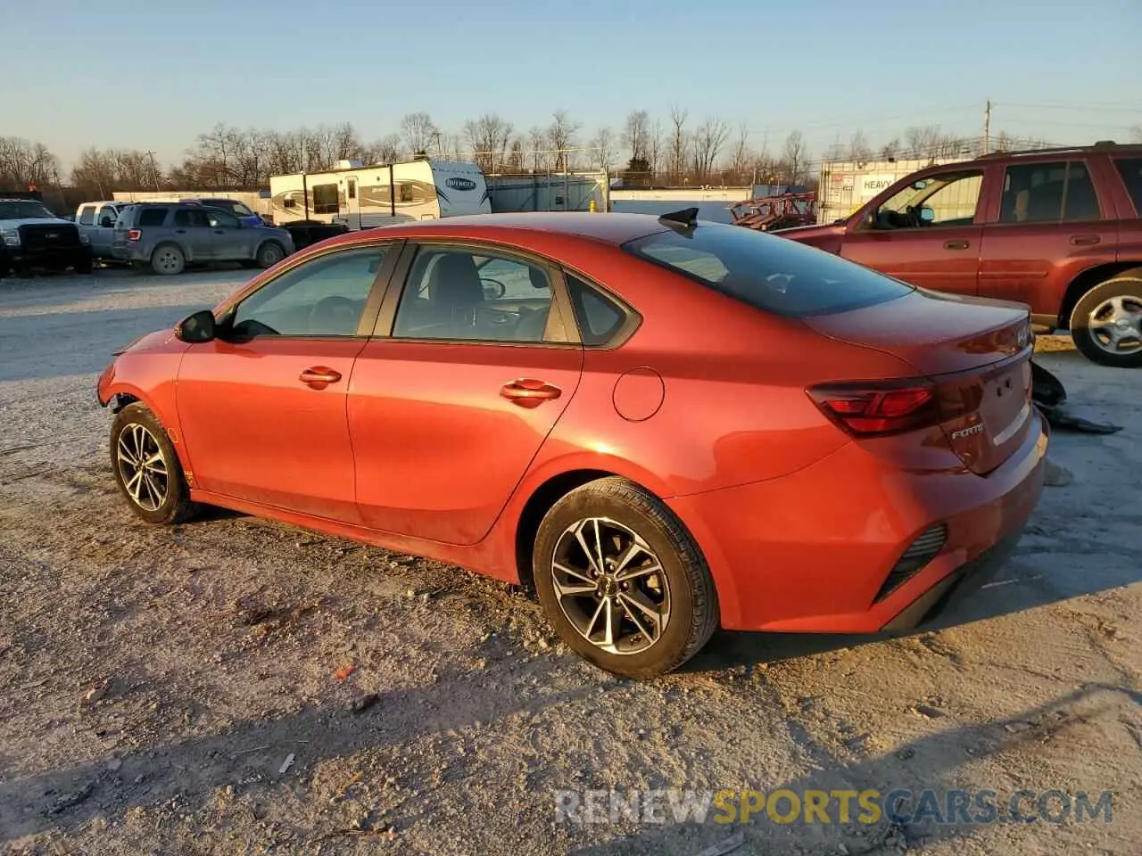 2 fotografías del automóvil dañado 3KPF24AD0RE710274 KIA FORTE 2024