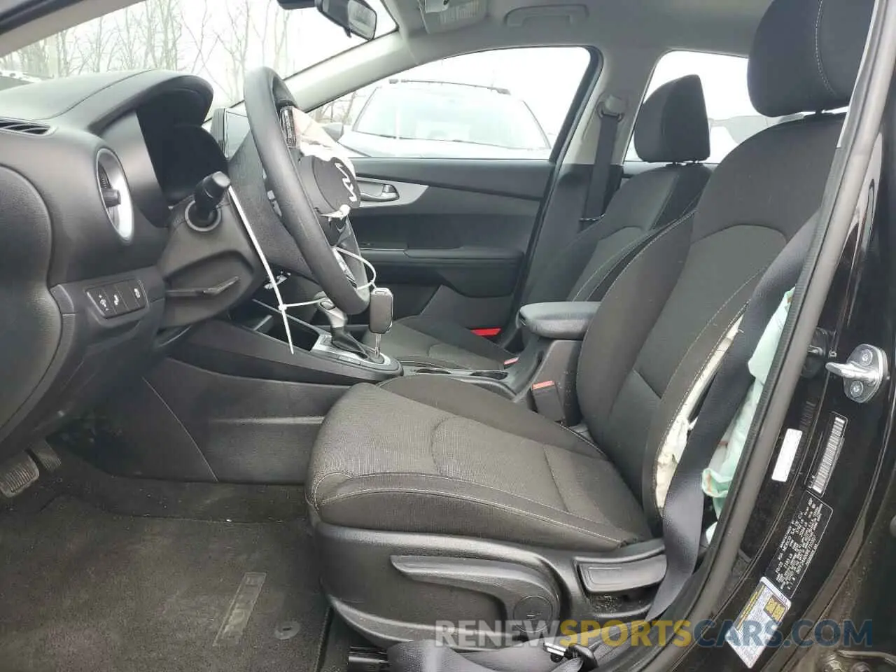 7 fotografías del automóvil dañado 3KPF24AD0RE710307 KIA FORTE 2024