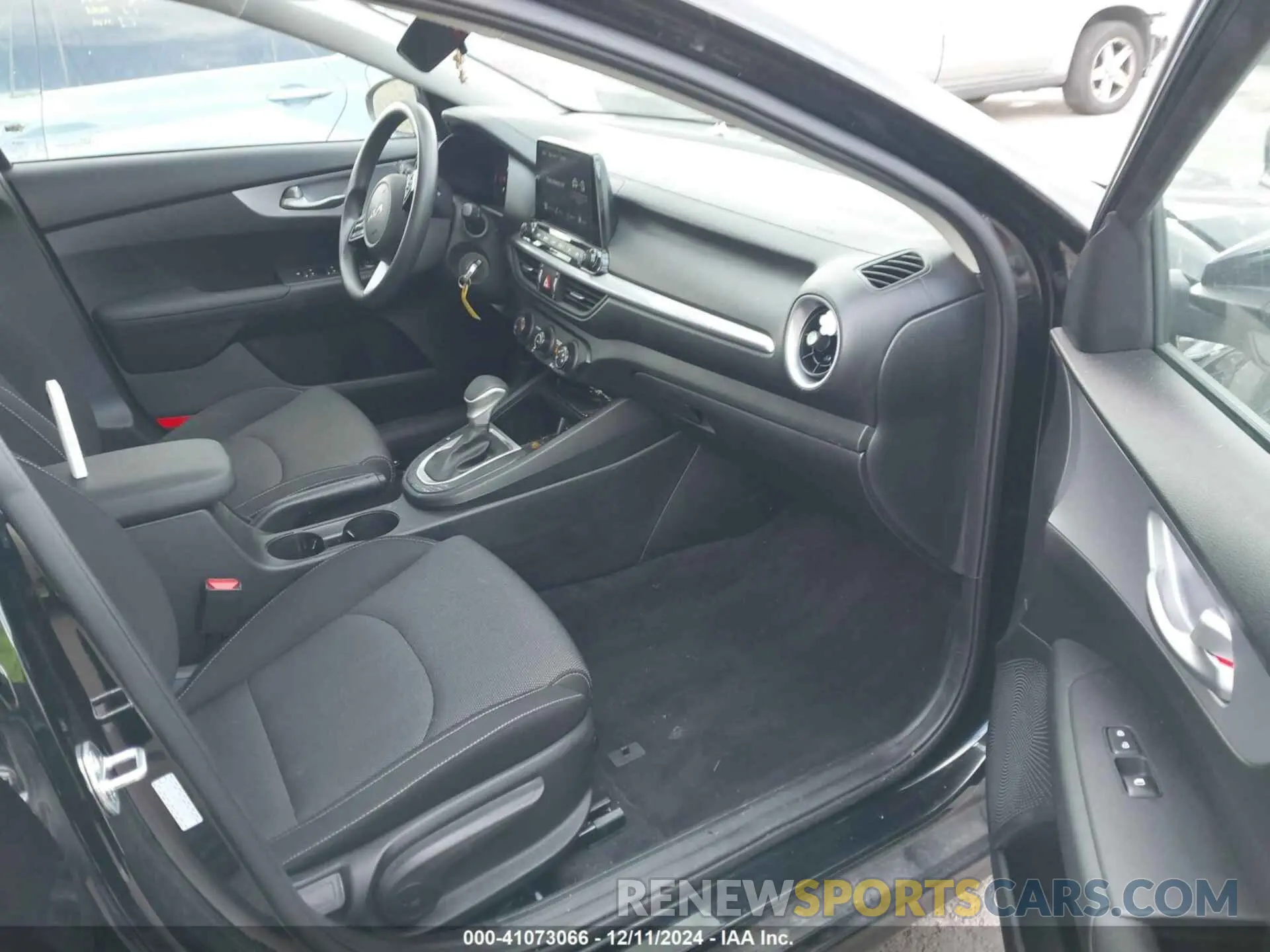 5 fotografías del automóvil dañado 3KPF24AD0RE714776 KIA FORTE 2024