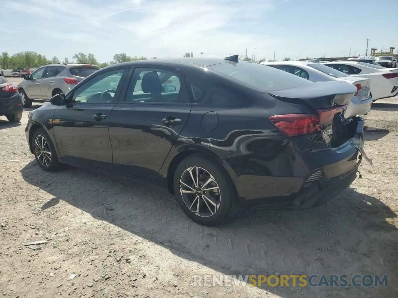 2 fotografías del automóvil dañado 3KPF24AD0RE759104 KIA FORTE 2024