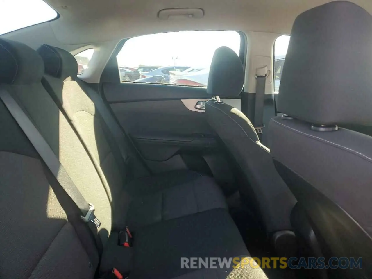 10 fotografías del automóvil dañado 3KPF24AD0RE760625 KIA FORTE 2024