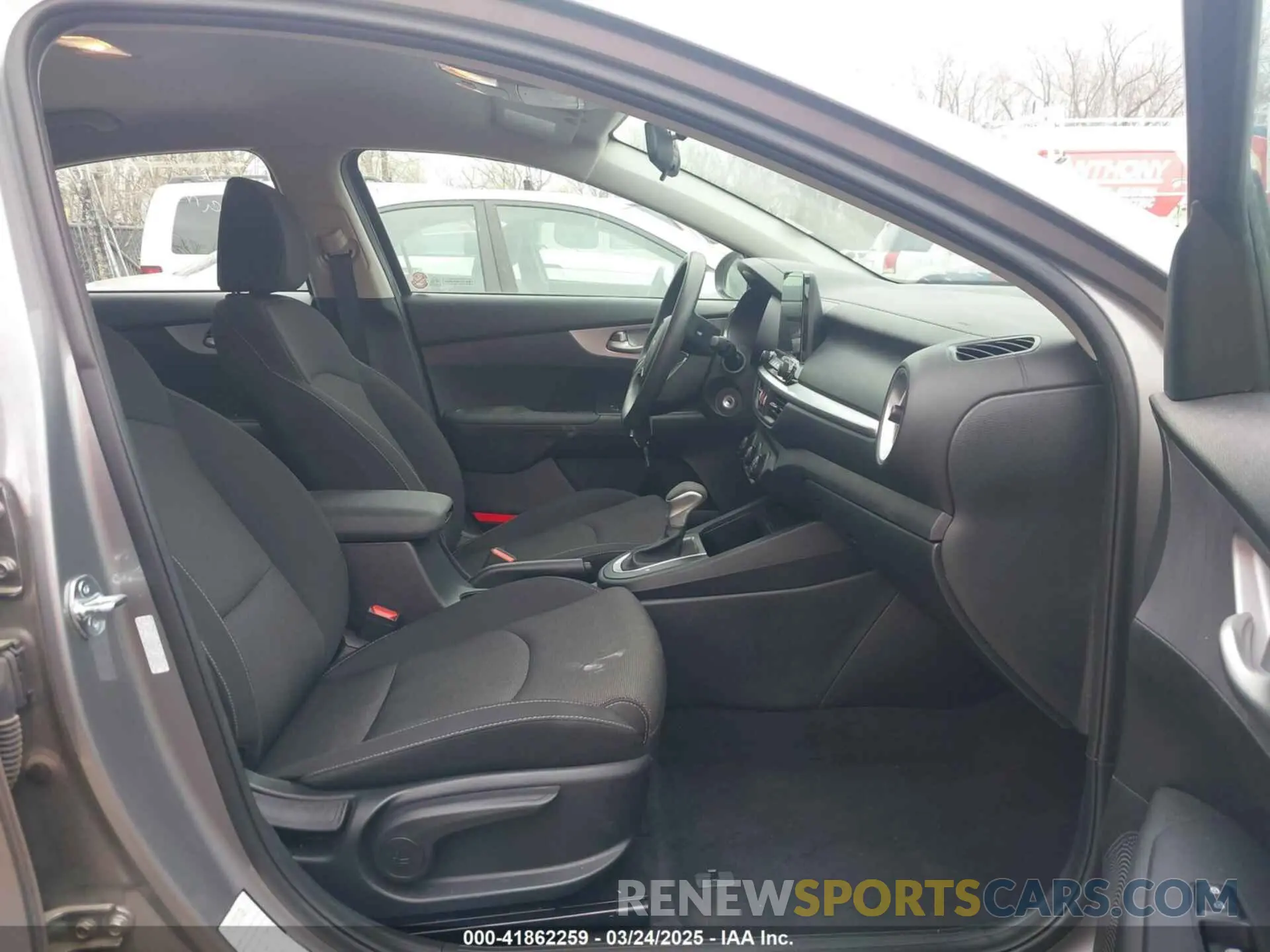 5 fotografías del automóvil dañado 3KPF24AD0RE764643 KIA FORTE 2024