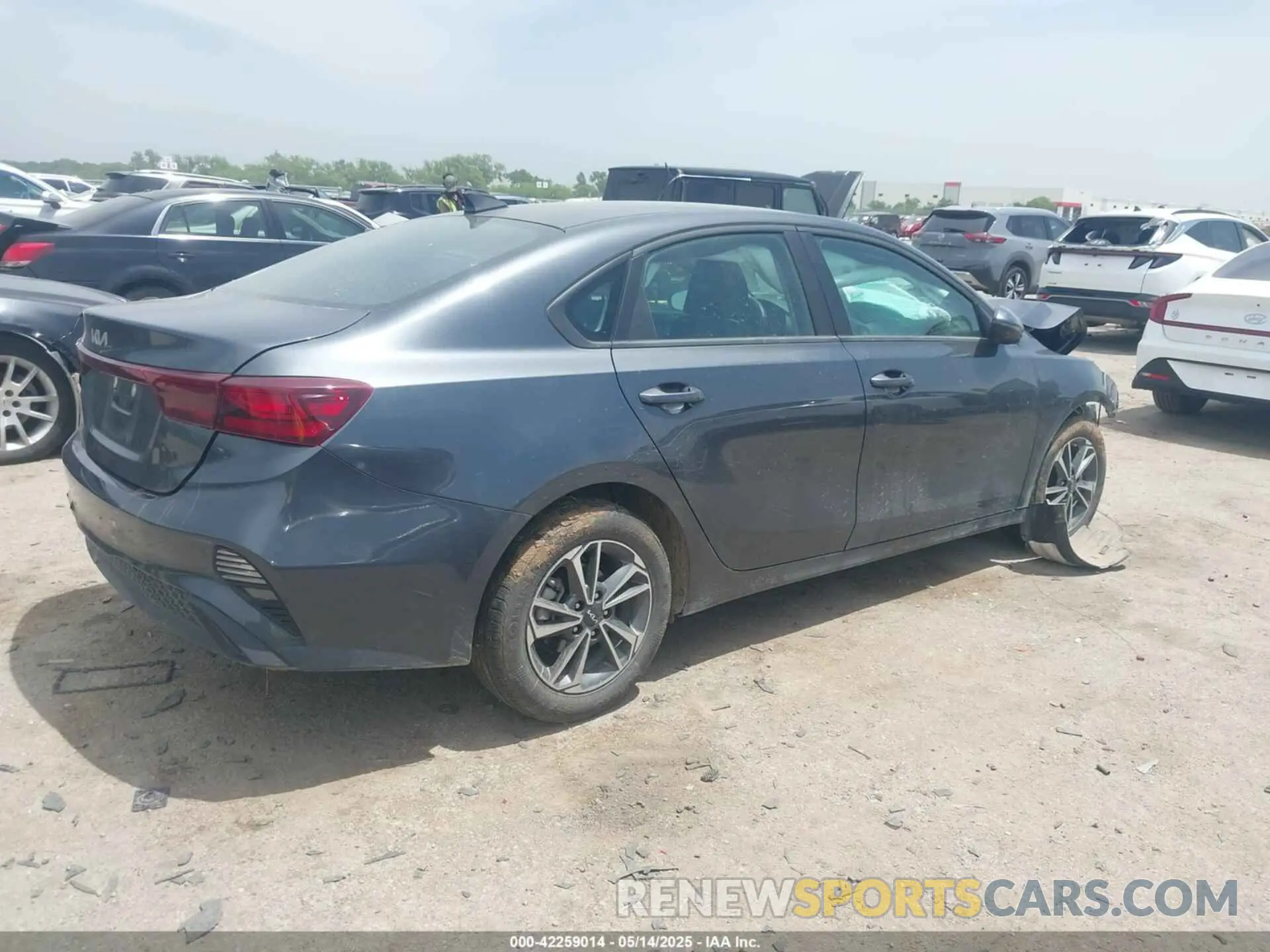 4 fotografías del automóvil dañado 3KPF24AD0RE771303 KIA FORTE 2024