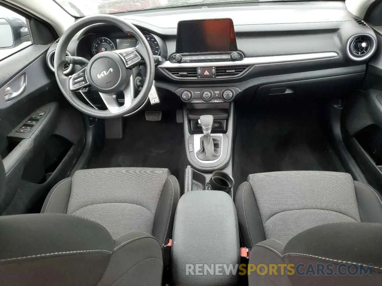8 fotografías del automóvil dañado 3KPF24AD0RE772483 KIA FORTE 2024