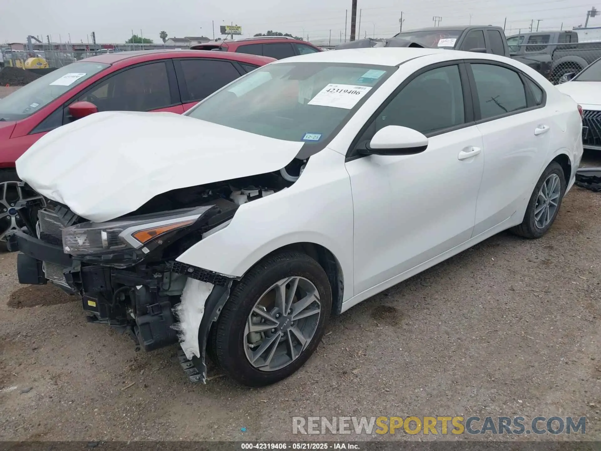 2 fotografías del automóvil dañado 3KPF24AD0RE782883 KIA FORTE 2024