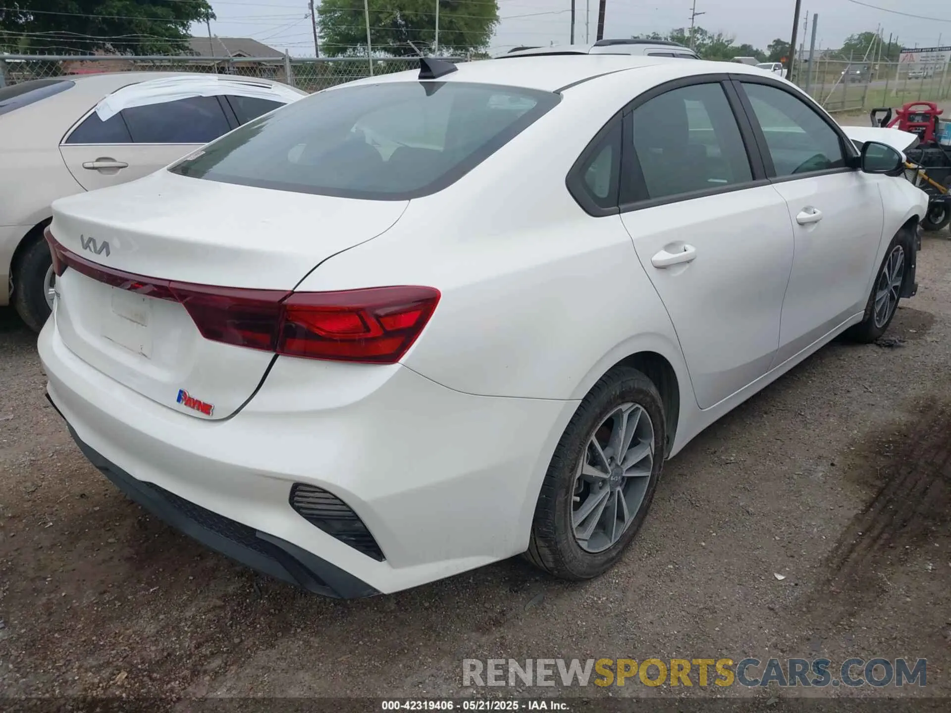 4 fotografías del automóvil dañado 3KPF24AD0RE782883 KIA FORTE 2024