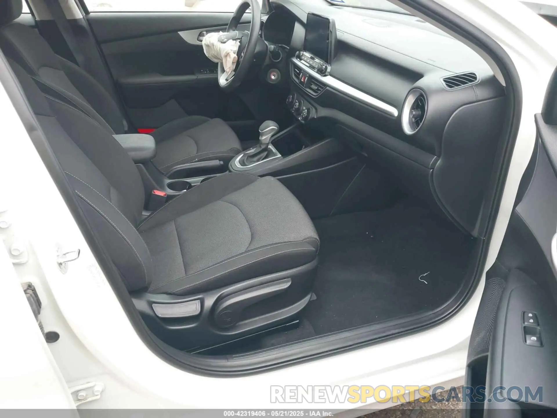 5 fotografías del automóvil dañado 3KPF24AD0RE782883 KIA FORTE 2024