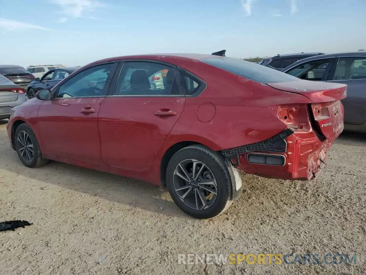 2 fotografías del automóvil dañado 3KPF24AD0RE792989 KIA FORTE 2024