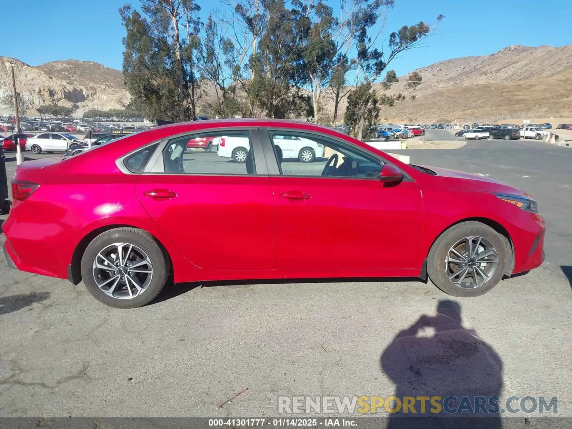 14 fotografías del automóvil dañado 3KPF24AD0RE793446 KIA FORTE 2024
