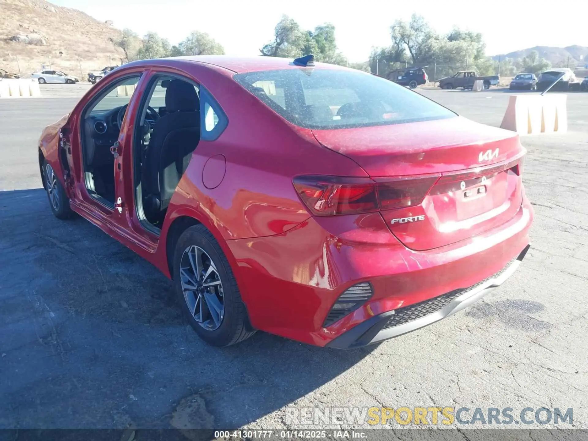 3 fotografías del automóvil dañado 3KPF24AD0RE793446 KIA FORTE 2024
