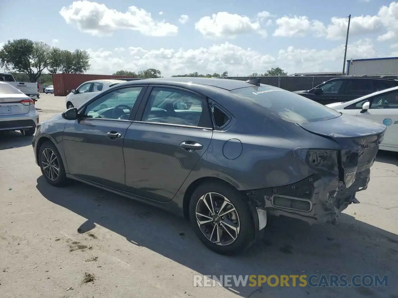 2 fotografías del automóvil dañado 3KPF24AD0RE800637 KIA FORTE 2024
