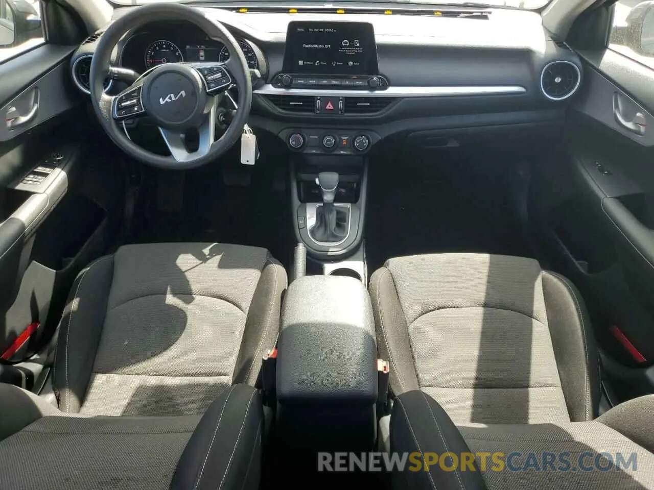 8 fotografías del automóvil dañado 3KPF24AD0RE800637 KIA FORTE 2024