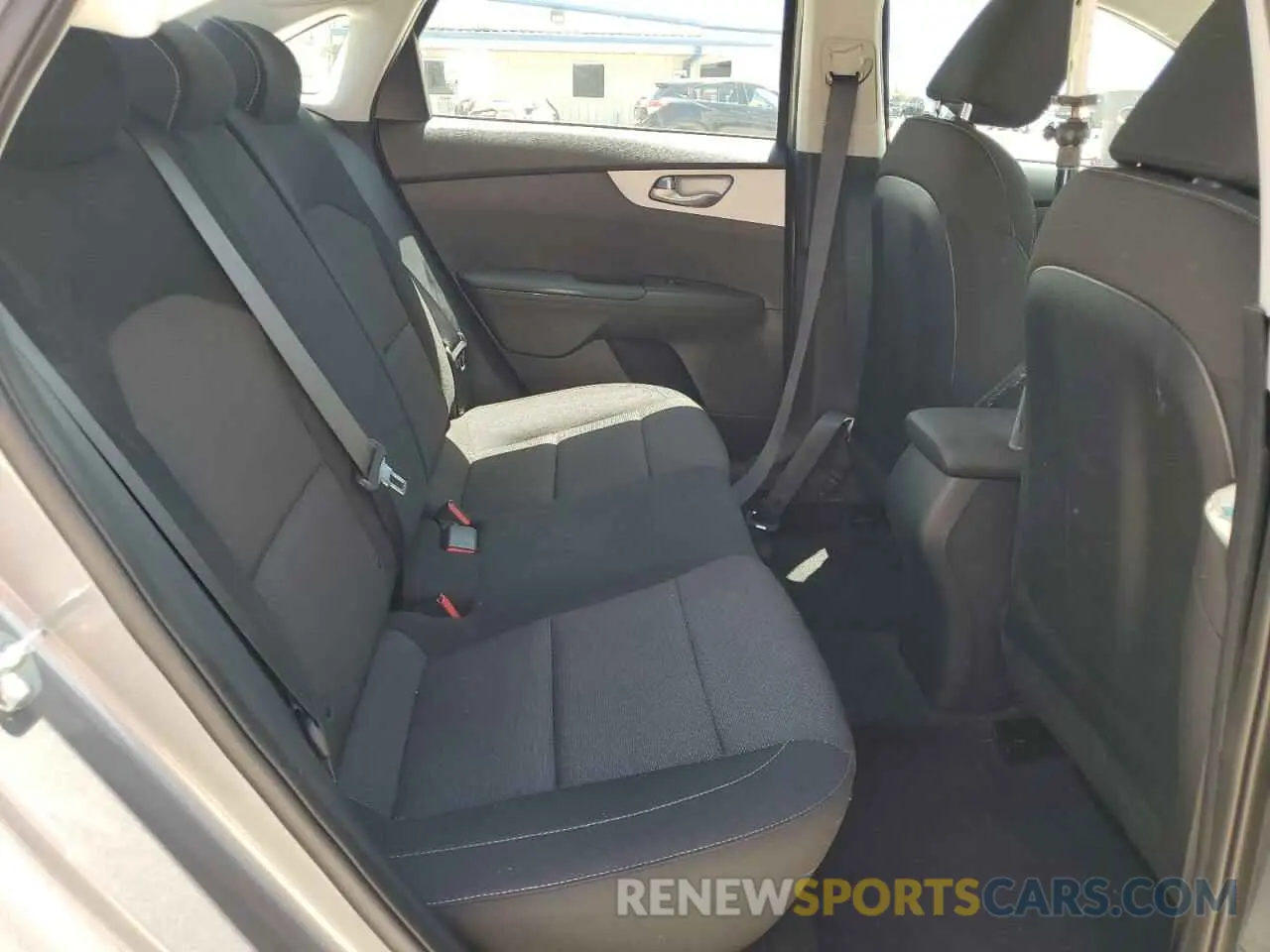 10 fotografías del automóvil dañado 3KPF24AD0RE812433 KIA FORTE 2024
