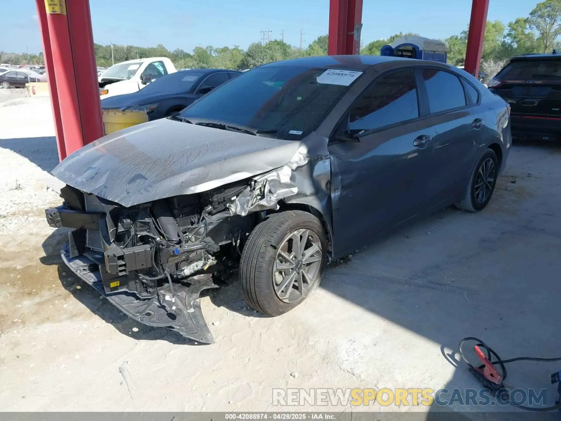 2 fotografías del automóvil dañado 3KPF24AD0RE813081 KIA FORTE 2024