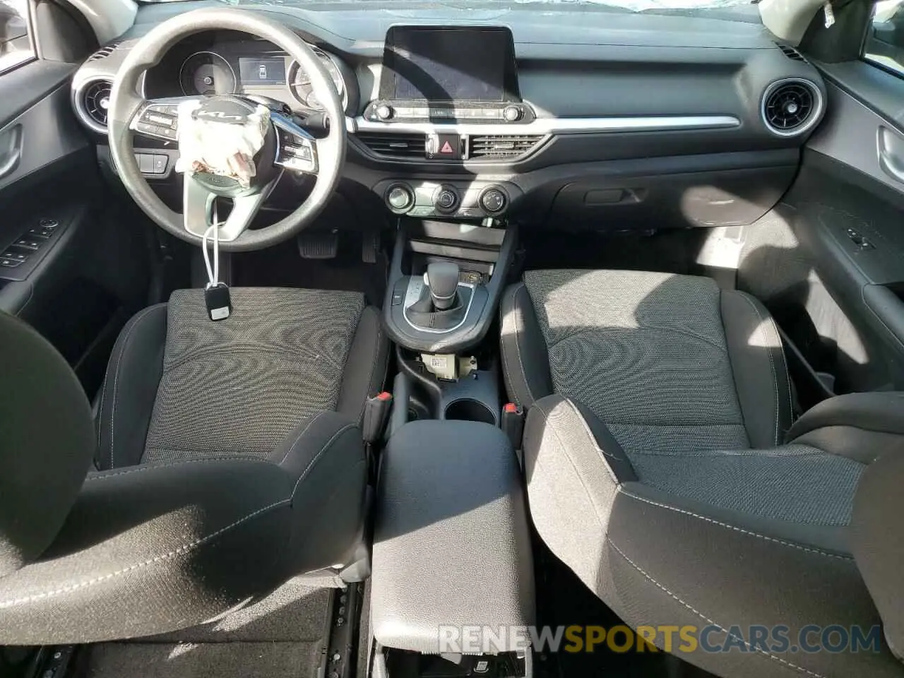 8 fotografías del automóvil dañado 3KPF24AD0RE821875 KIA FORTE 2024