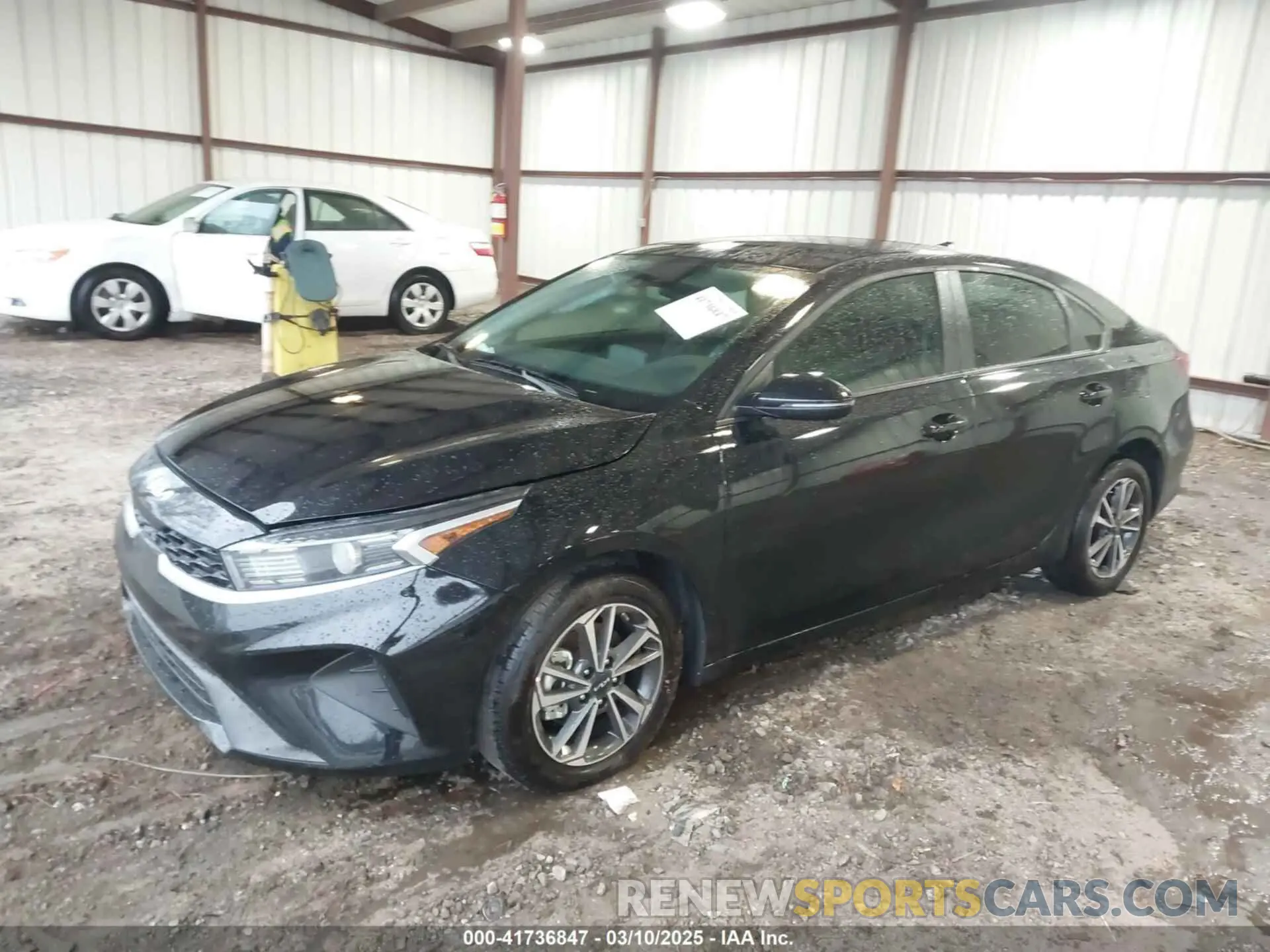 2 fotografías del automóvil dañado 3KPF24AD0RE823948 KIA FORTE 2024