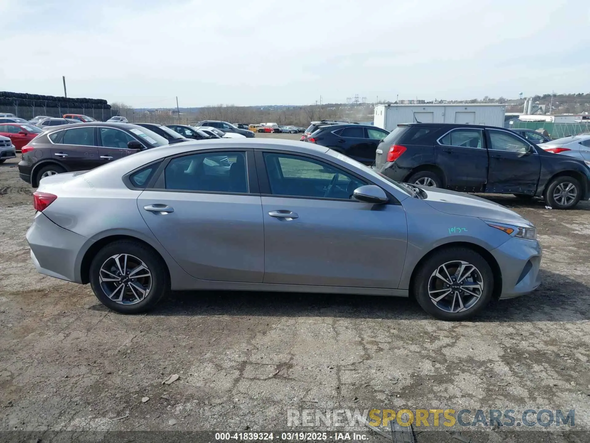 13 fotografías del automóvil dañado 3KPF24AD0RE836196 KIA FORTE 2024
